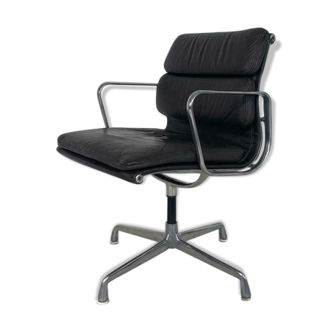 Fauteuil Eames pour Herman Miller Pad Group Chair