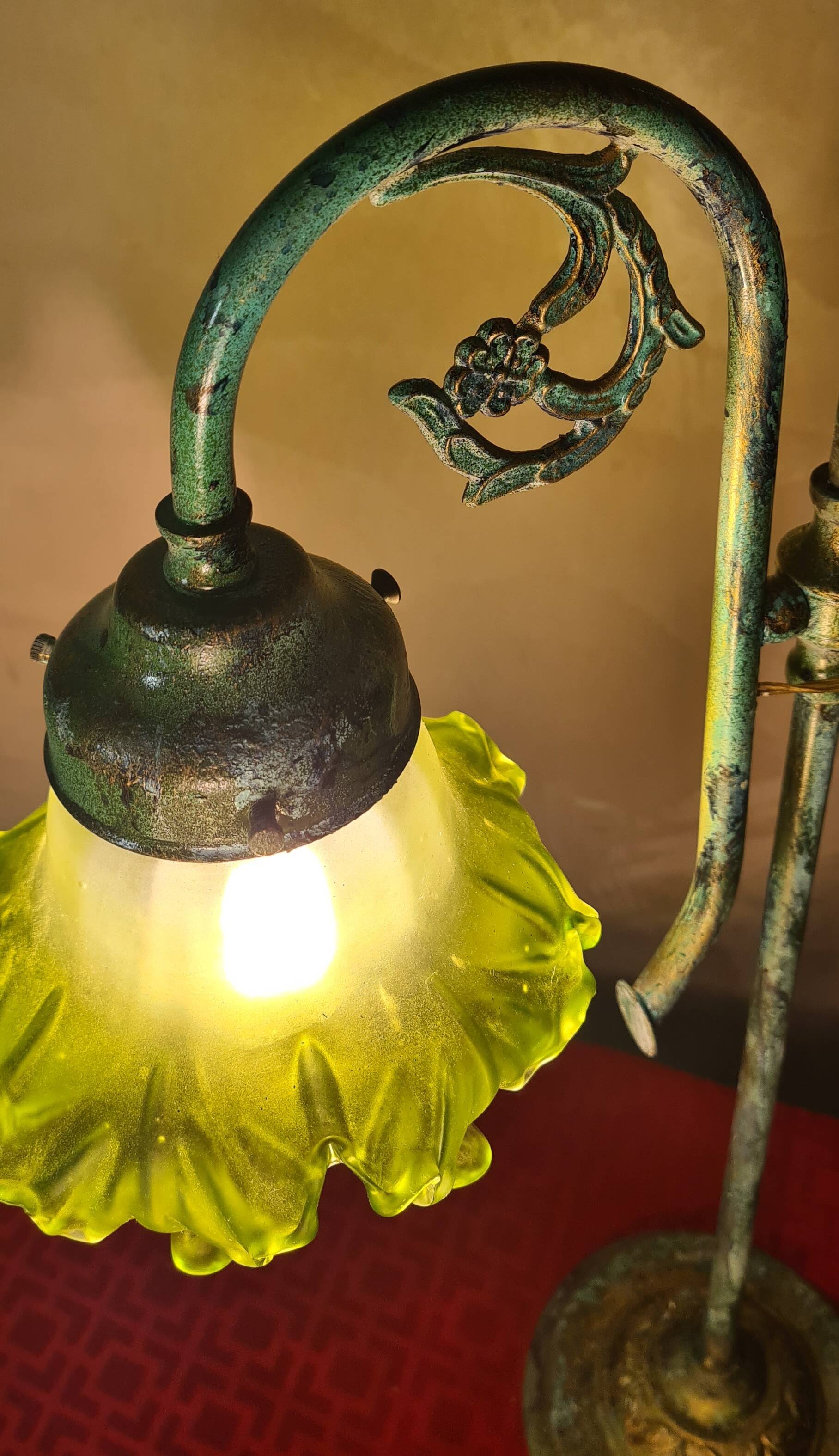 brass lamp with pretty antique patina and opaque green tulip, 58x25