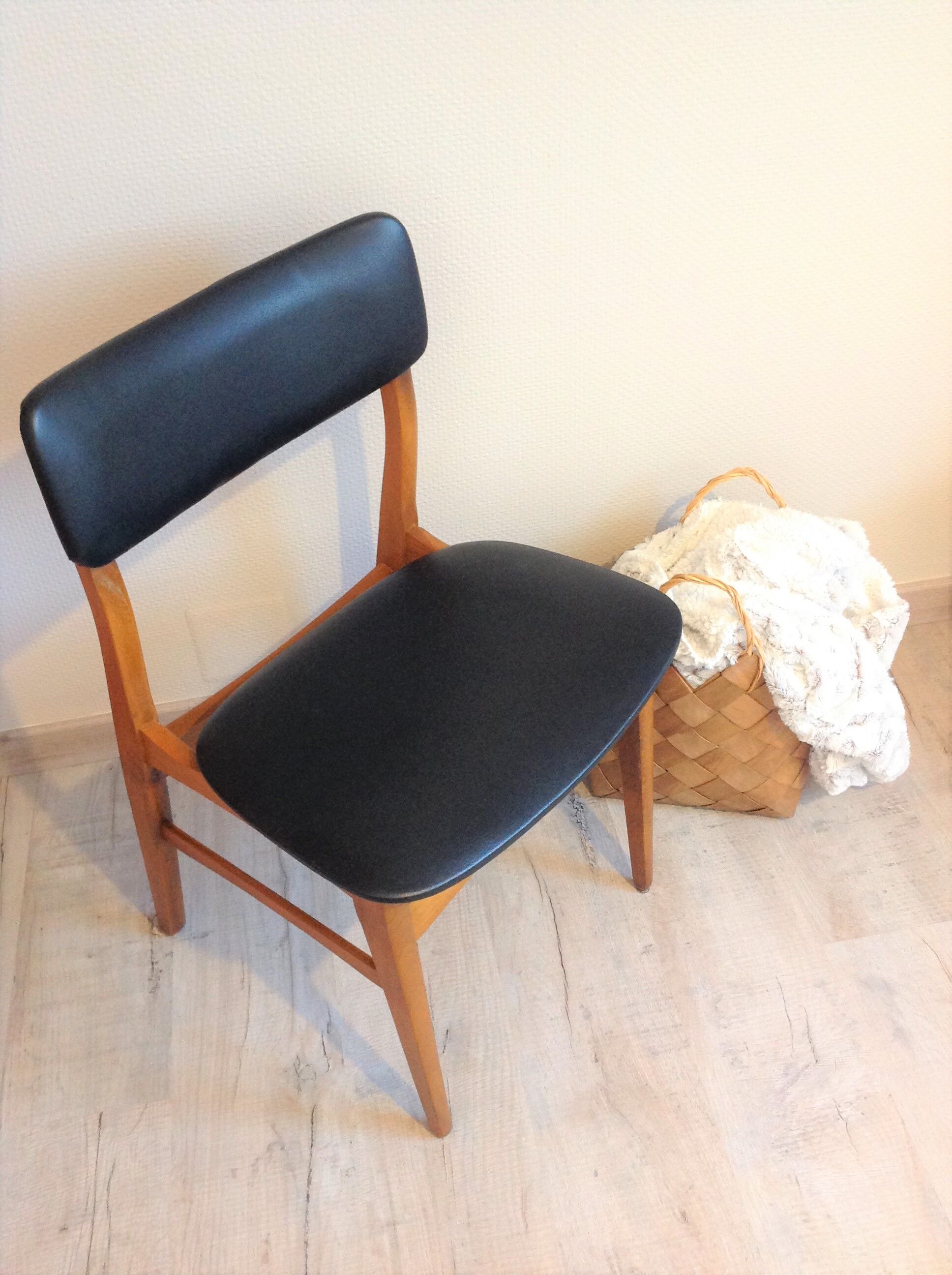 Scandinavian chair in beech and imitation leather black / vintage 60s-70s