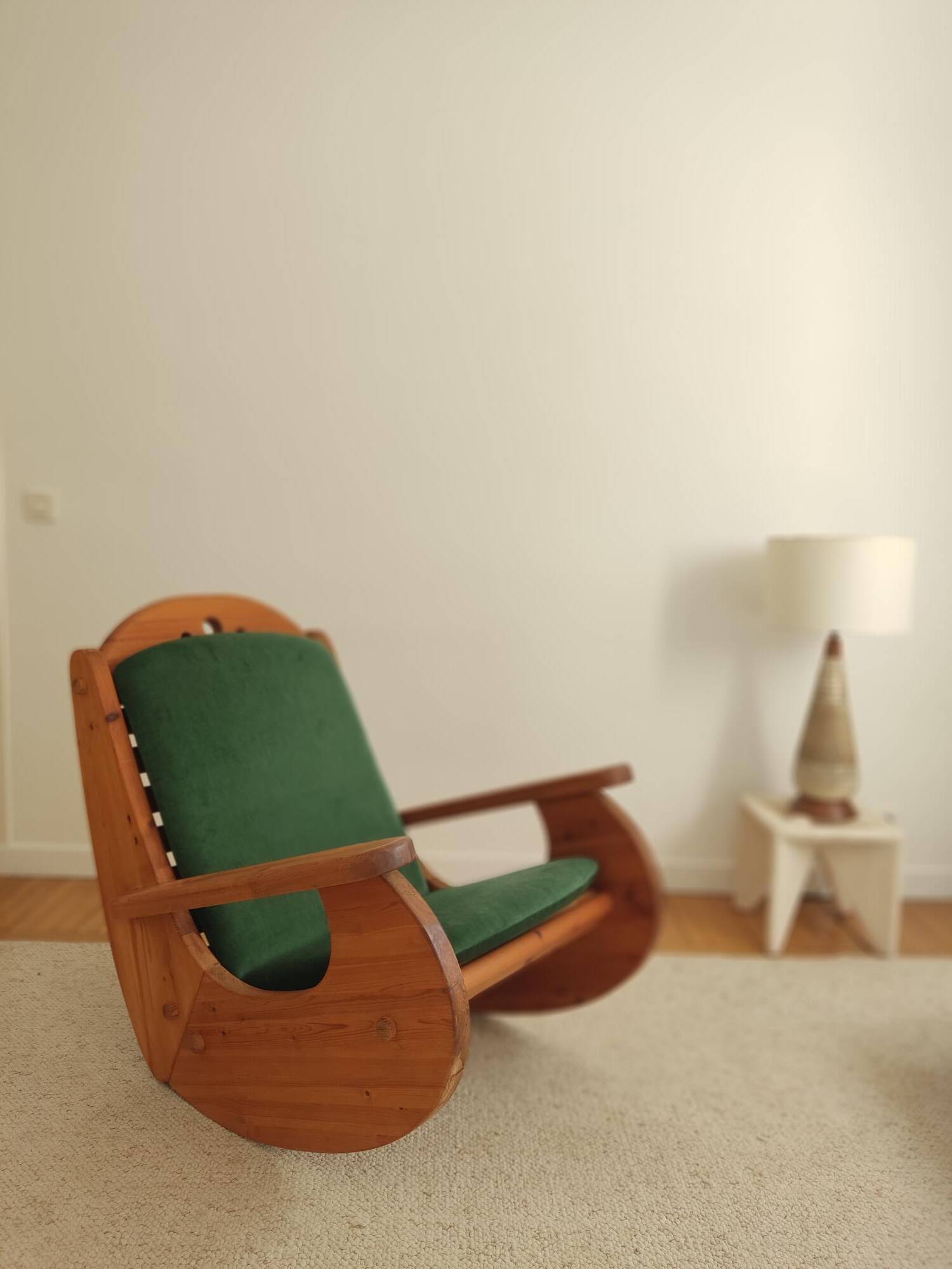 Scandinavian rocking chair in wood & mohair velvet