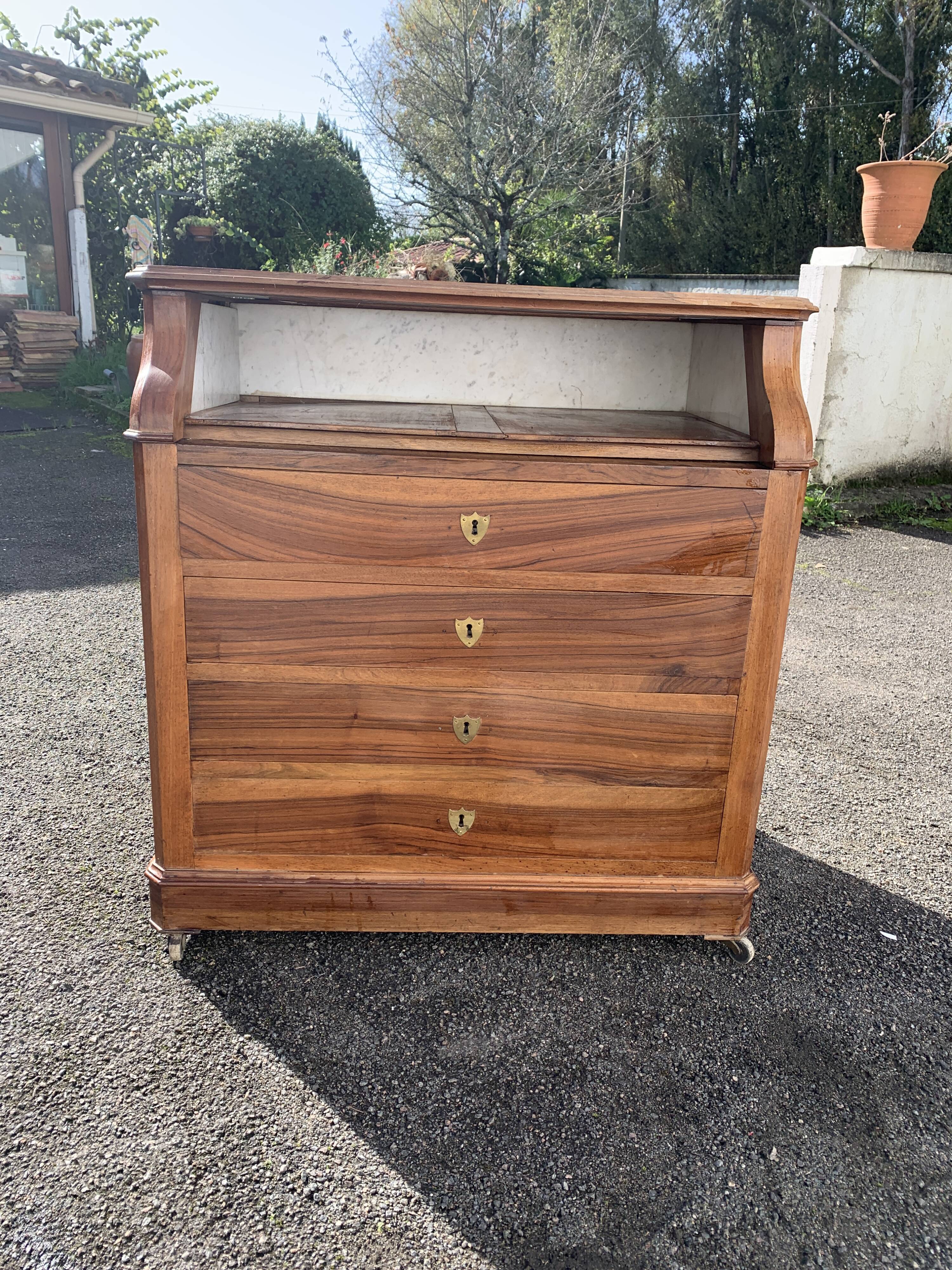 Beautiful 4-drawer chest of drawers