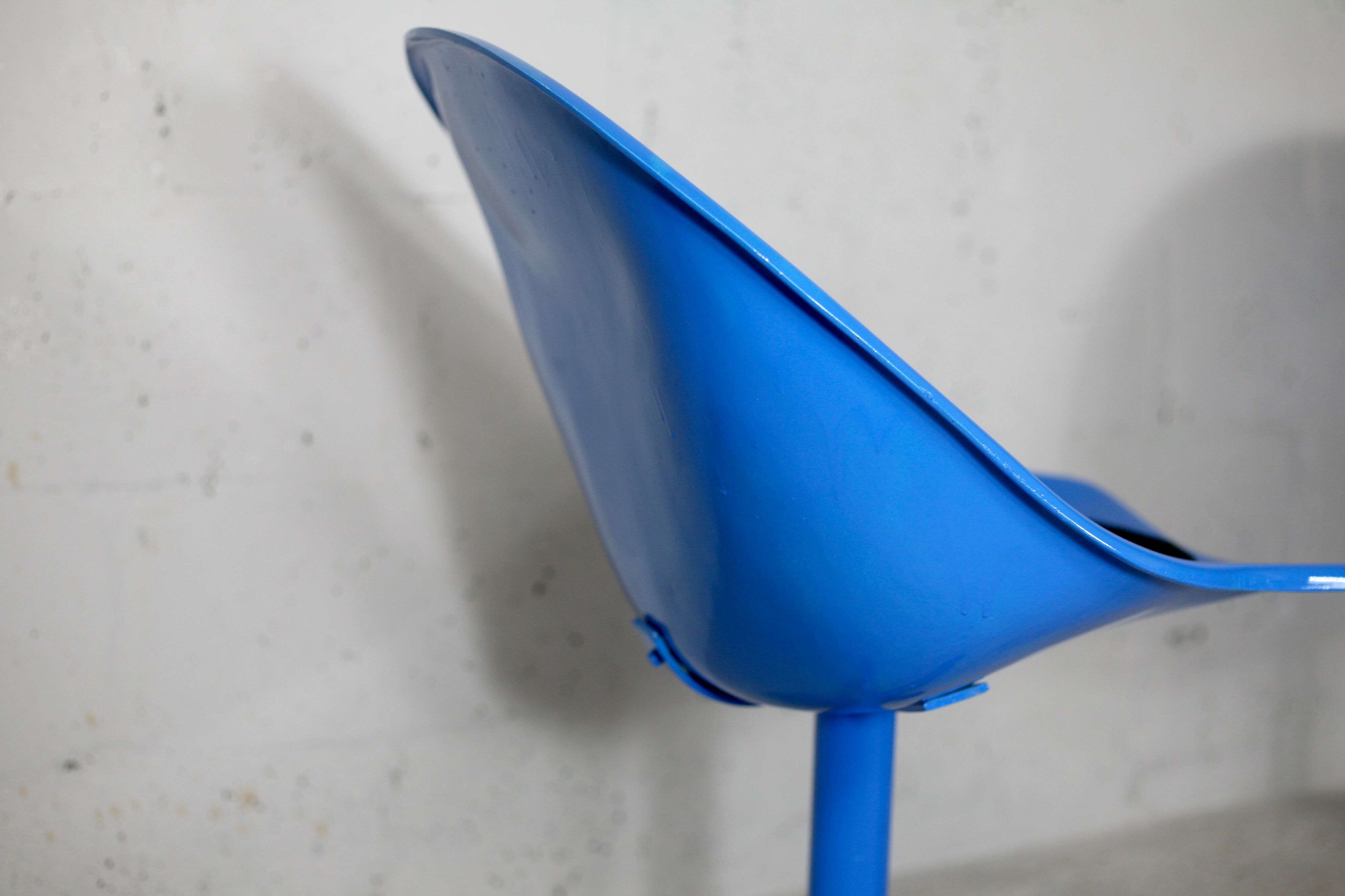 3 chairs "space Age", resin and steel, France, circa 1970.