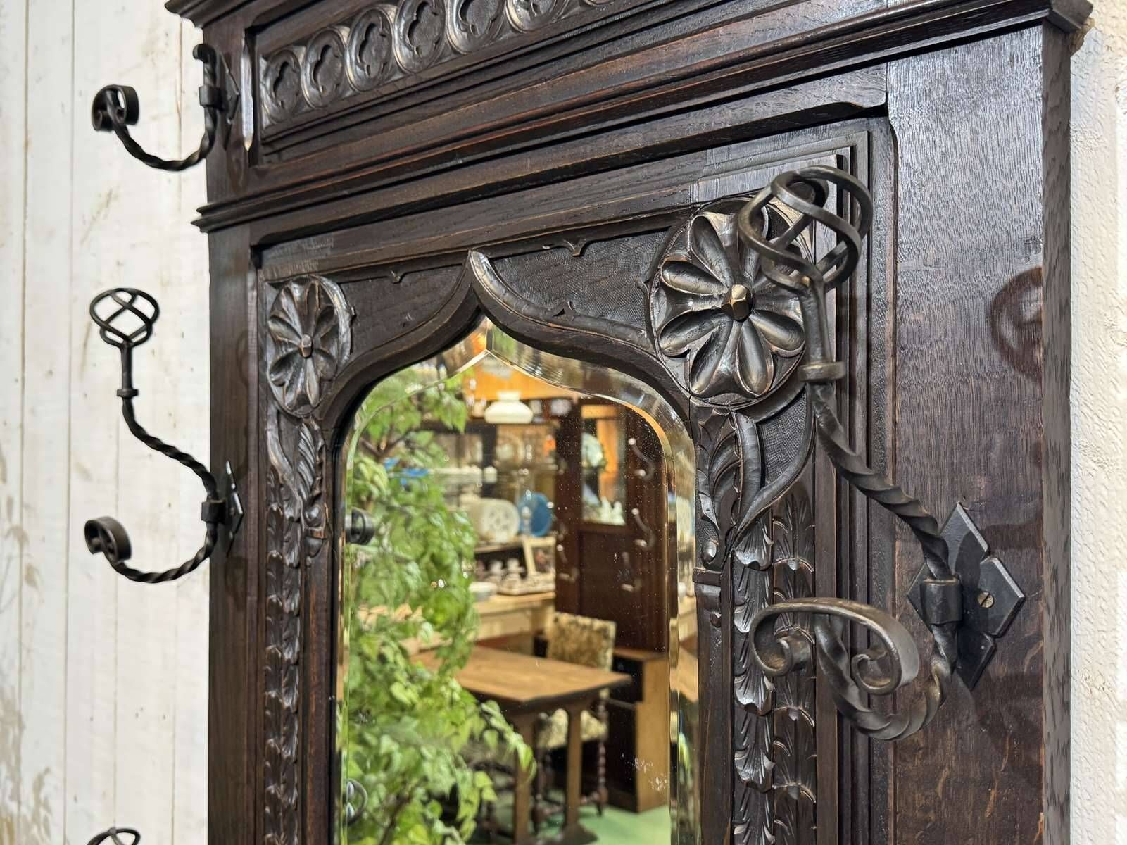 Vestiaire début XXème breton en chêne