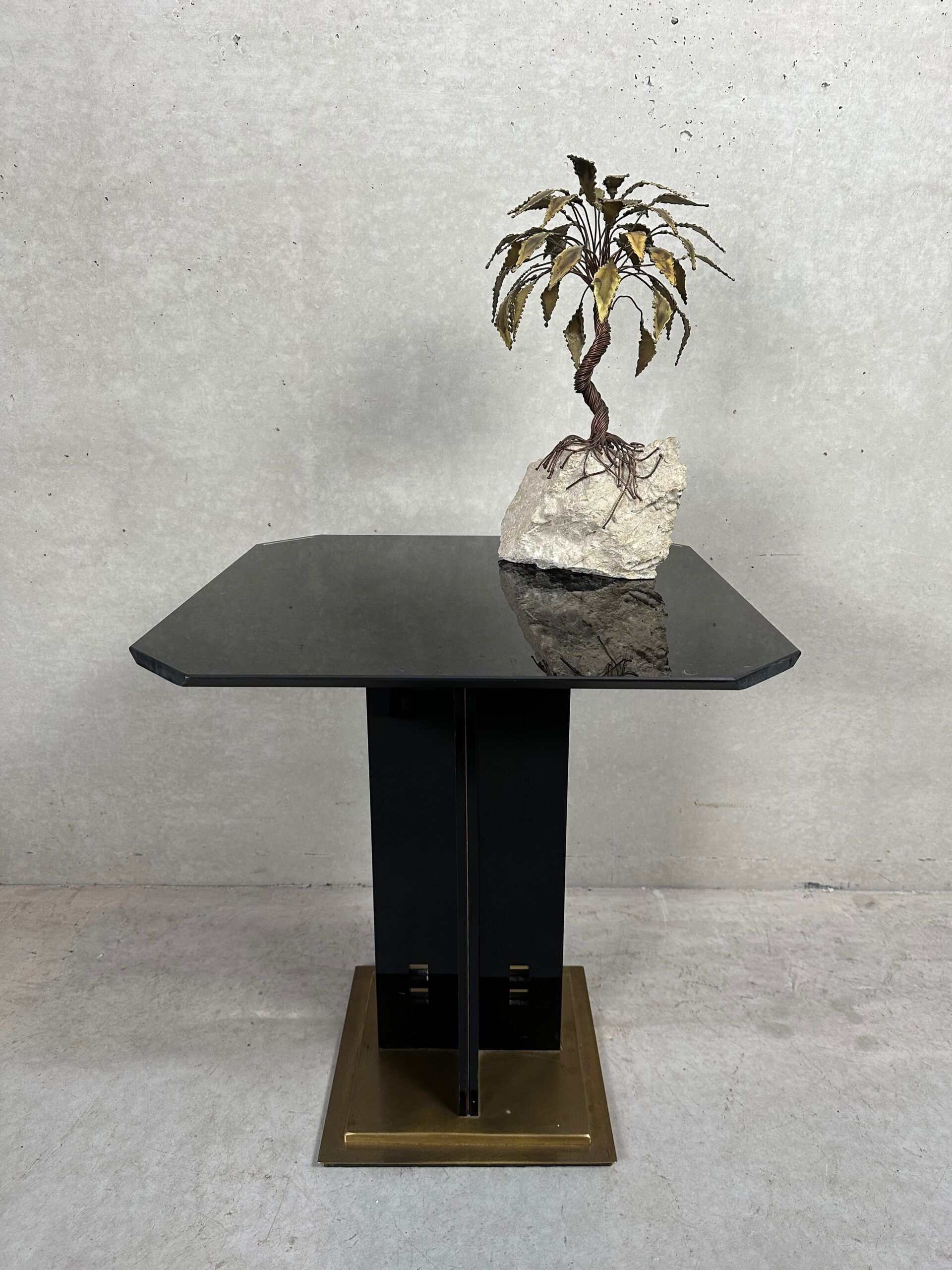Hollywood regency coffee table / side table black and gold