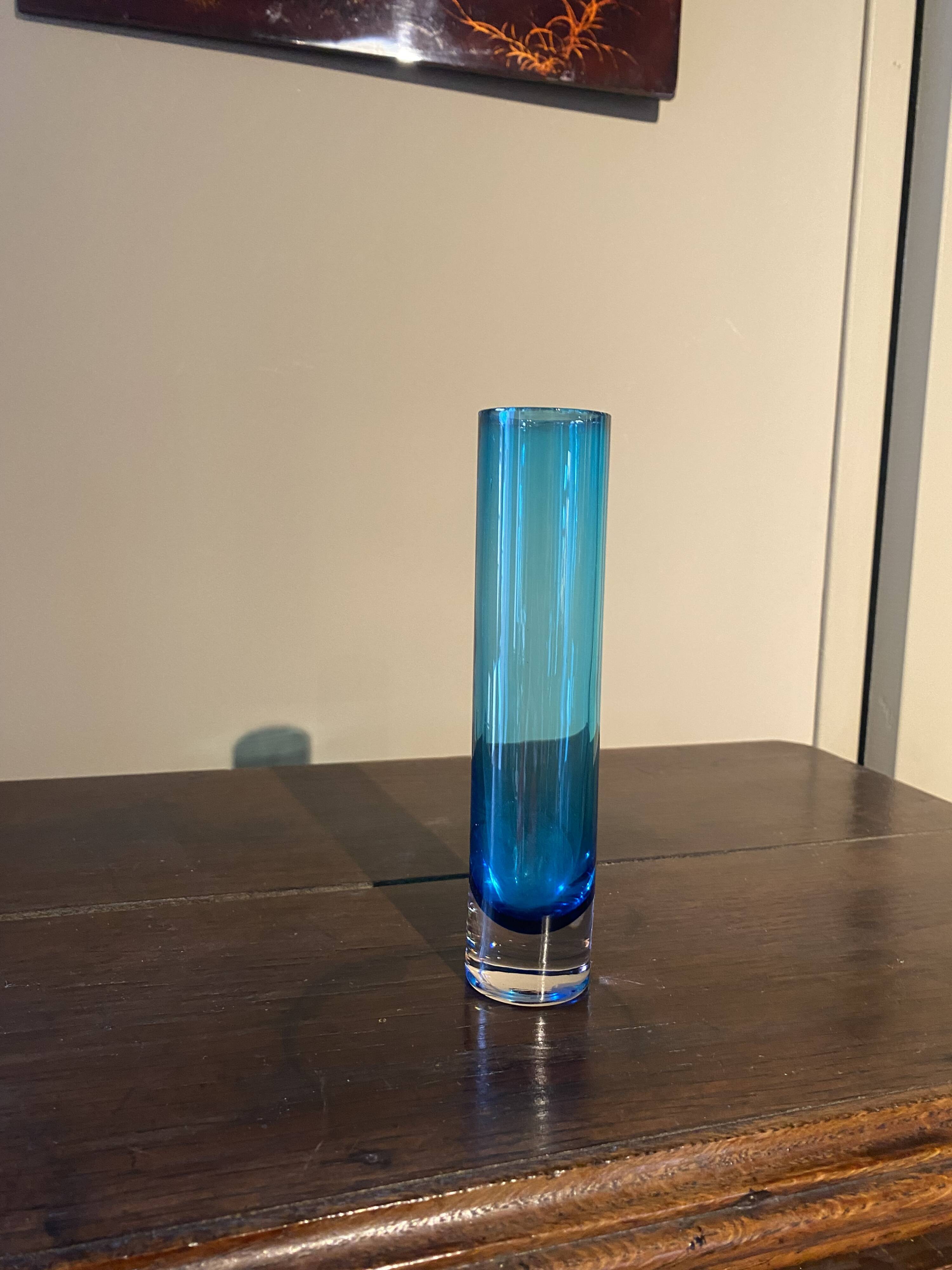 Turquoise glass soliflore