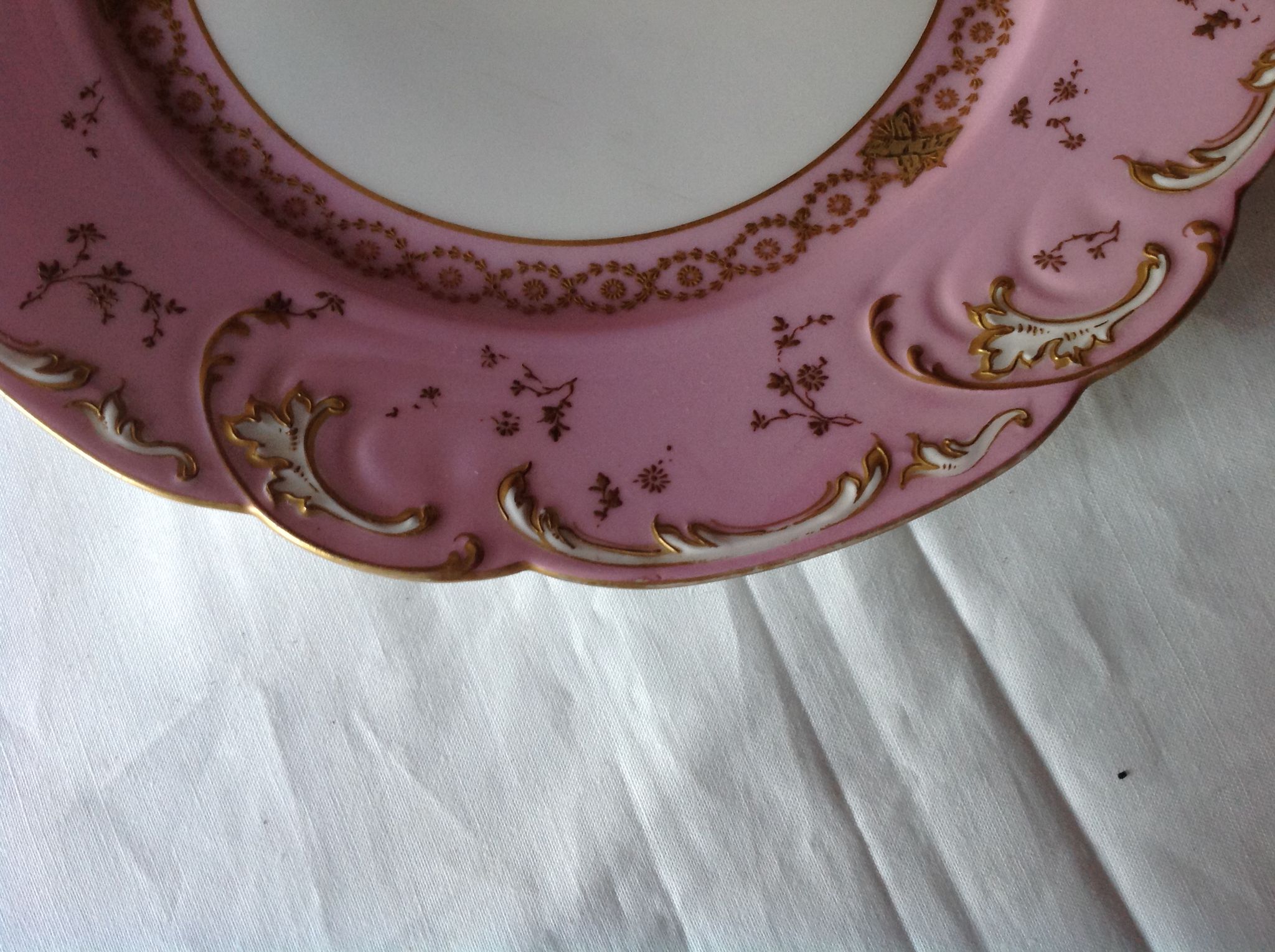 Flat porcelain plate of Limoges of the Haviland Manufacture (19th).