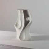 Vase en porcelaine biscuit vintage organique du milieu du siècle par Sgrafo Modern