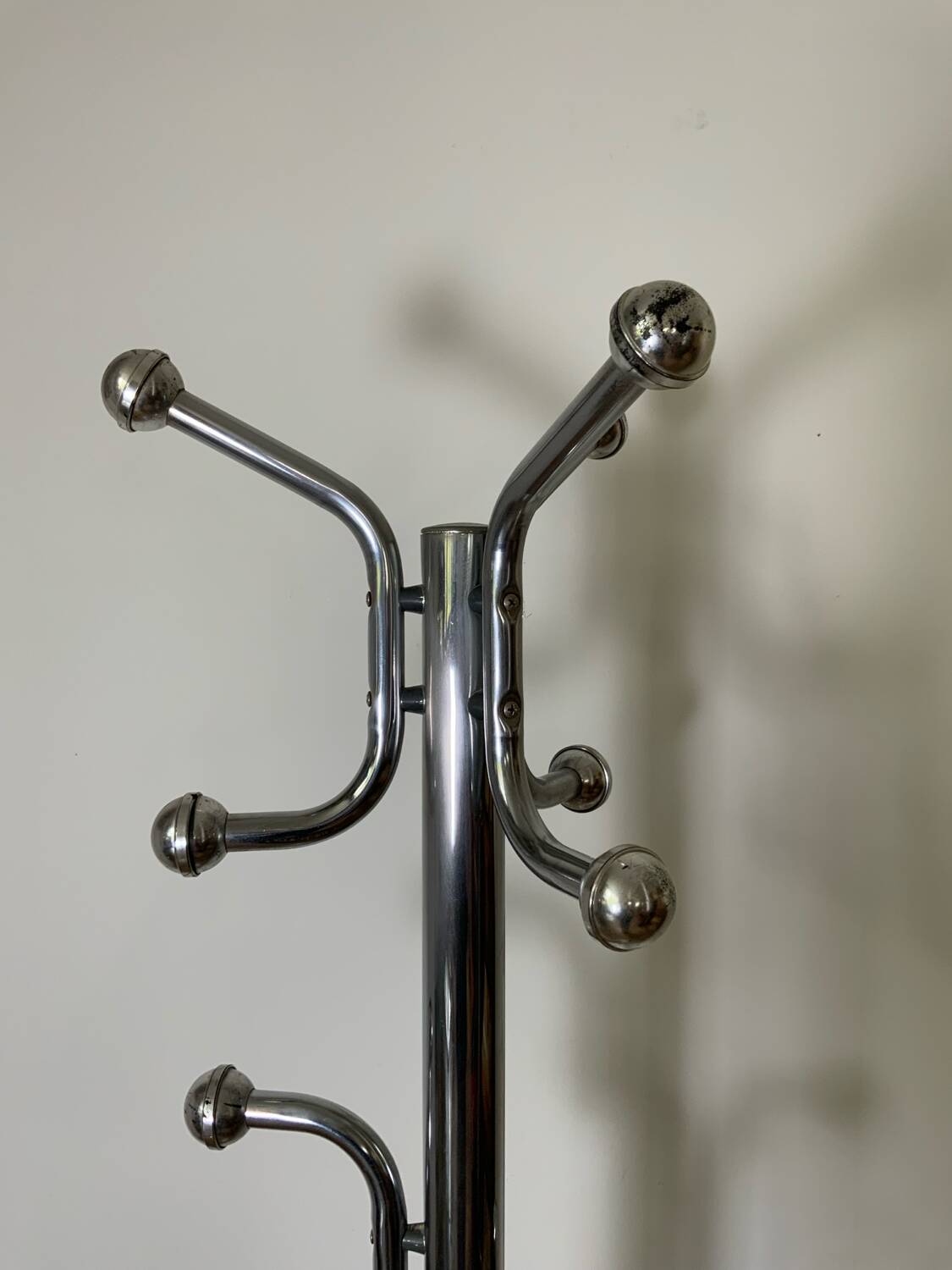 Freestanding coat rack