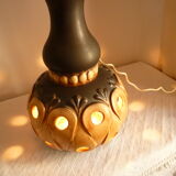 Openwork ceramic table lamp