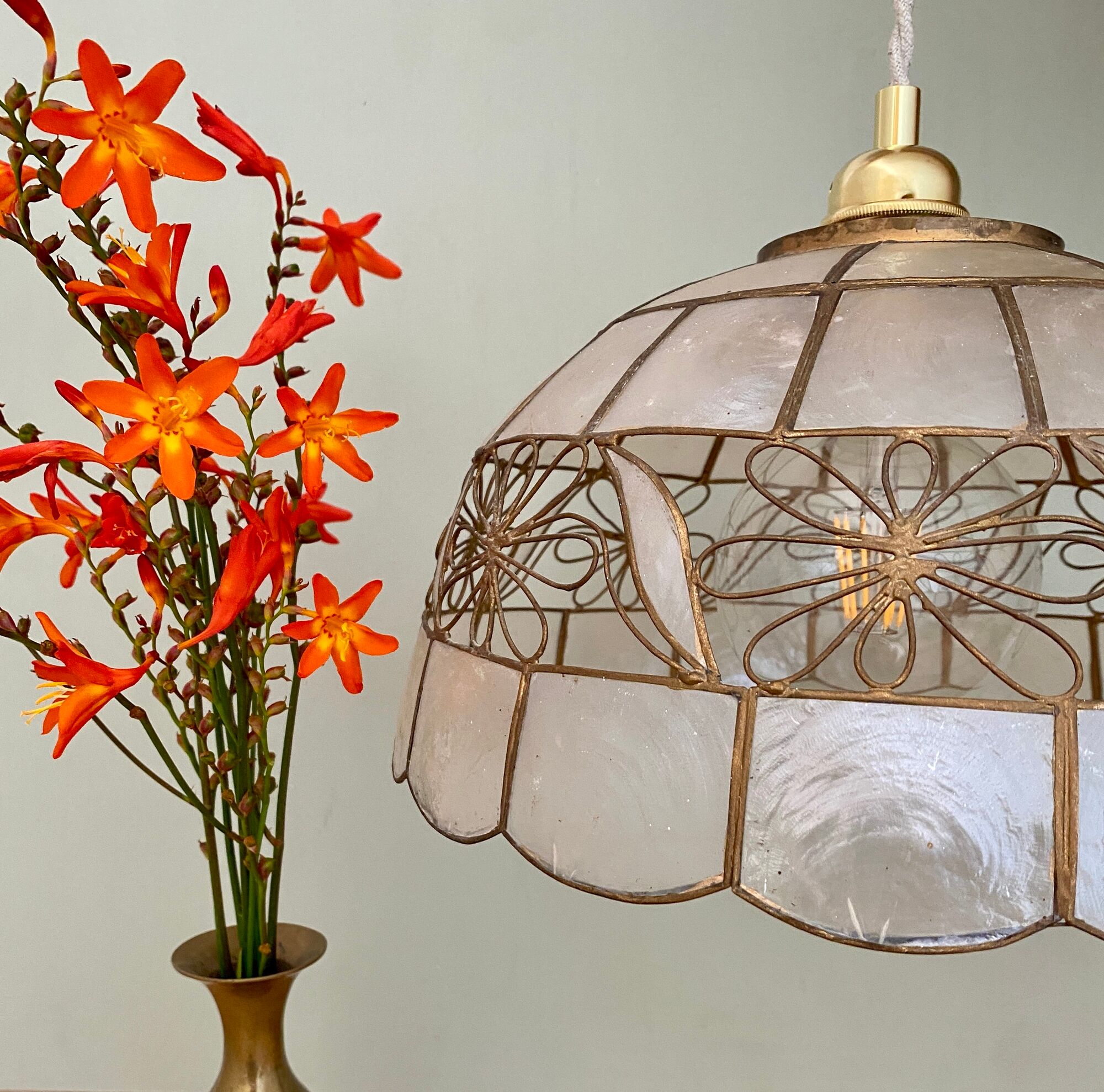 Vintage lampshade suspension in mother-of-pearl and brass