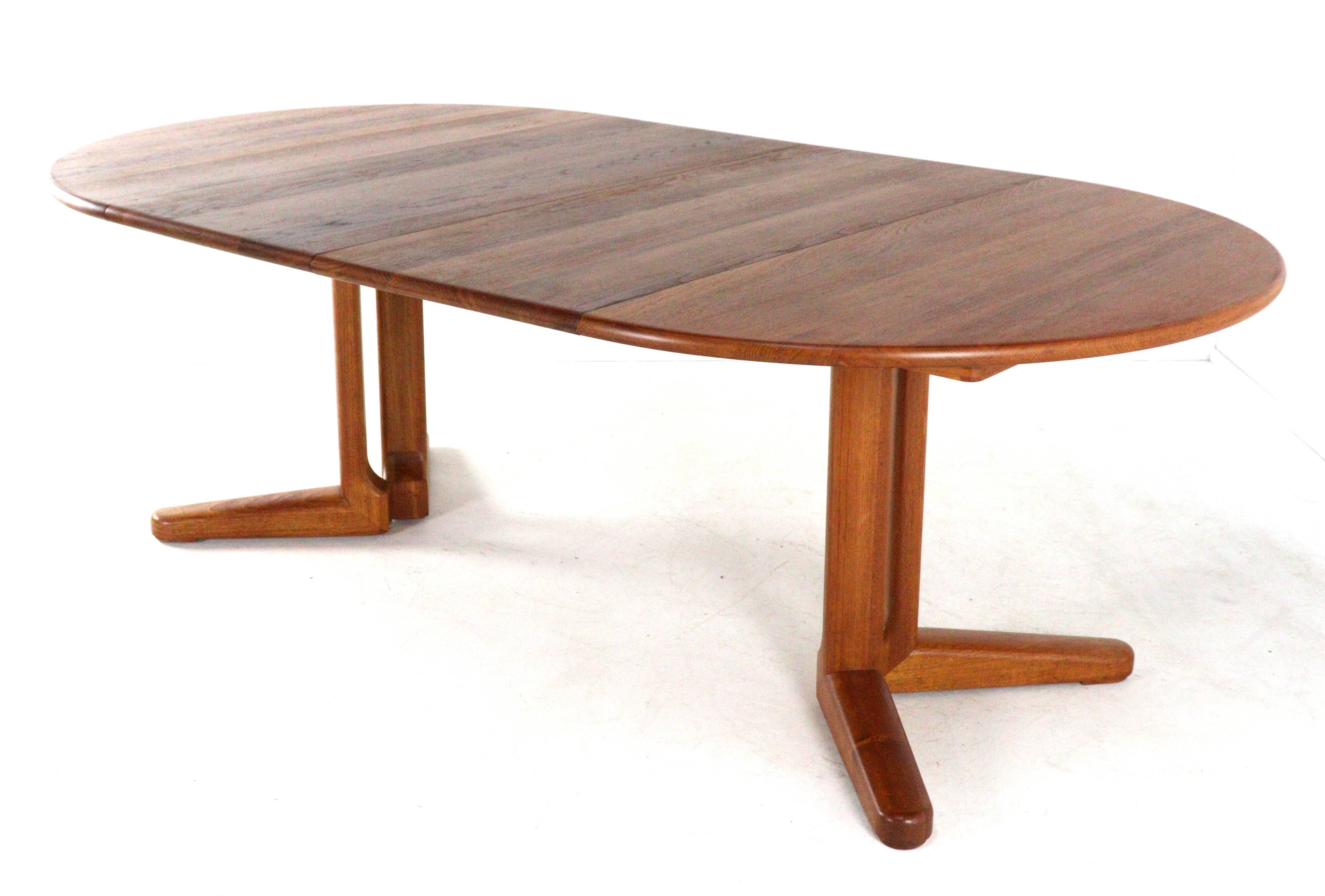 Danish round 2x extendable dining table 'Sindal' - teak