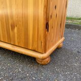 English chest of drawers, solid pine sideboard, 7 drawers and 2 doors