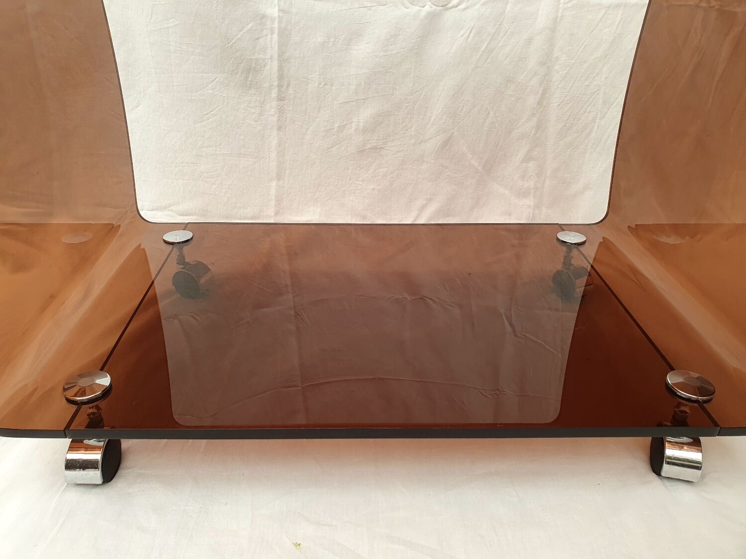 Meuble d'appoint en plexiglas fumé marron