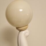 Lampe de table en céramique blanche, éléphant tenant une boule allumée