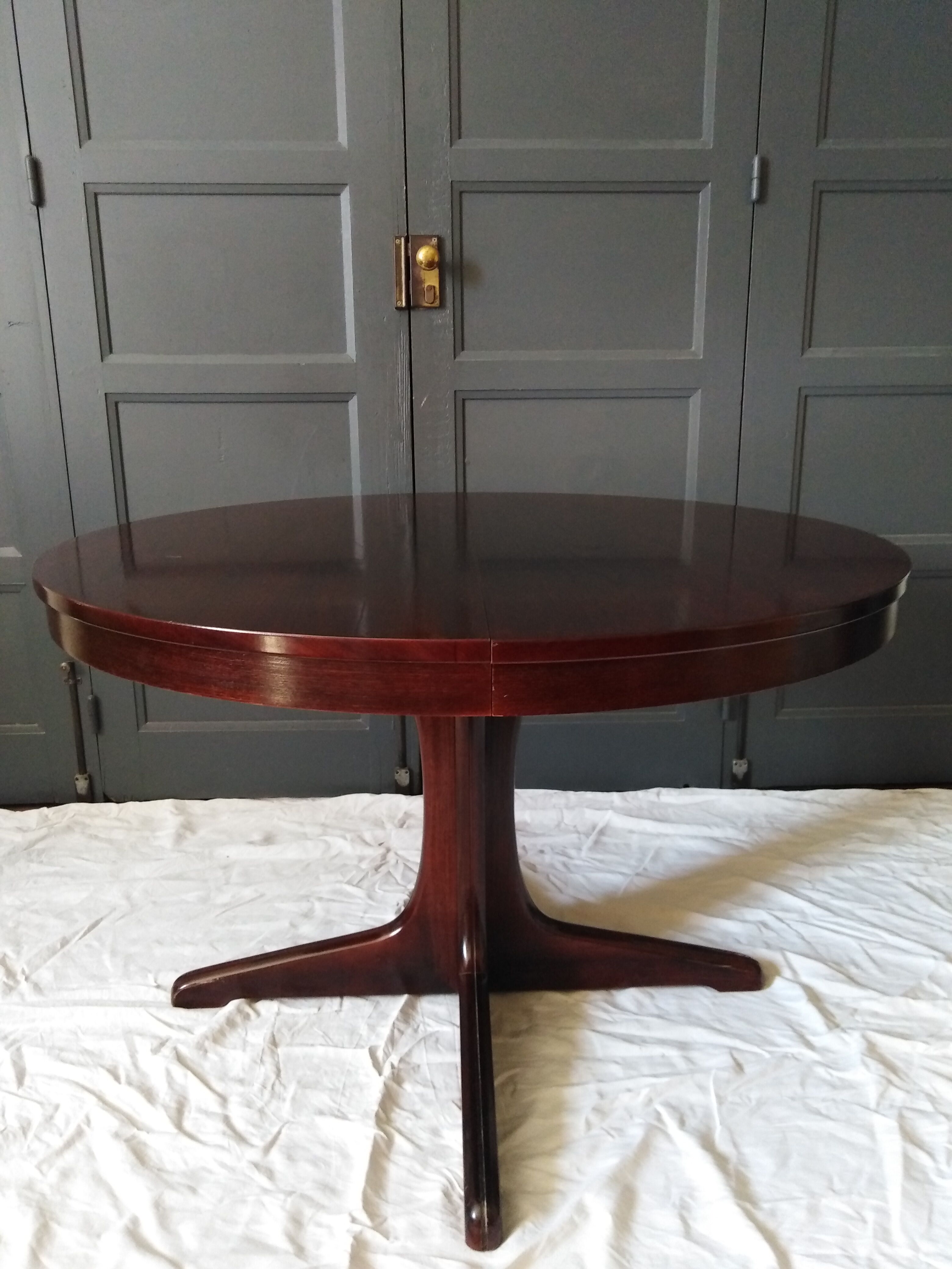 Baumann extended round table