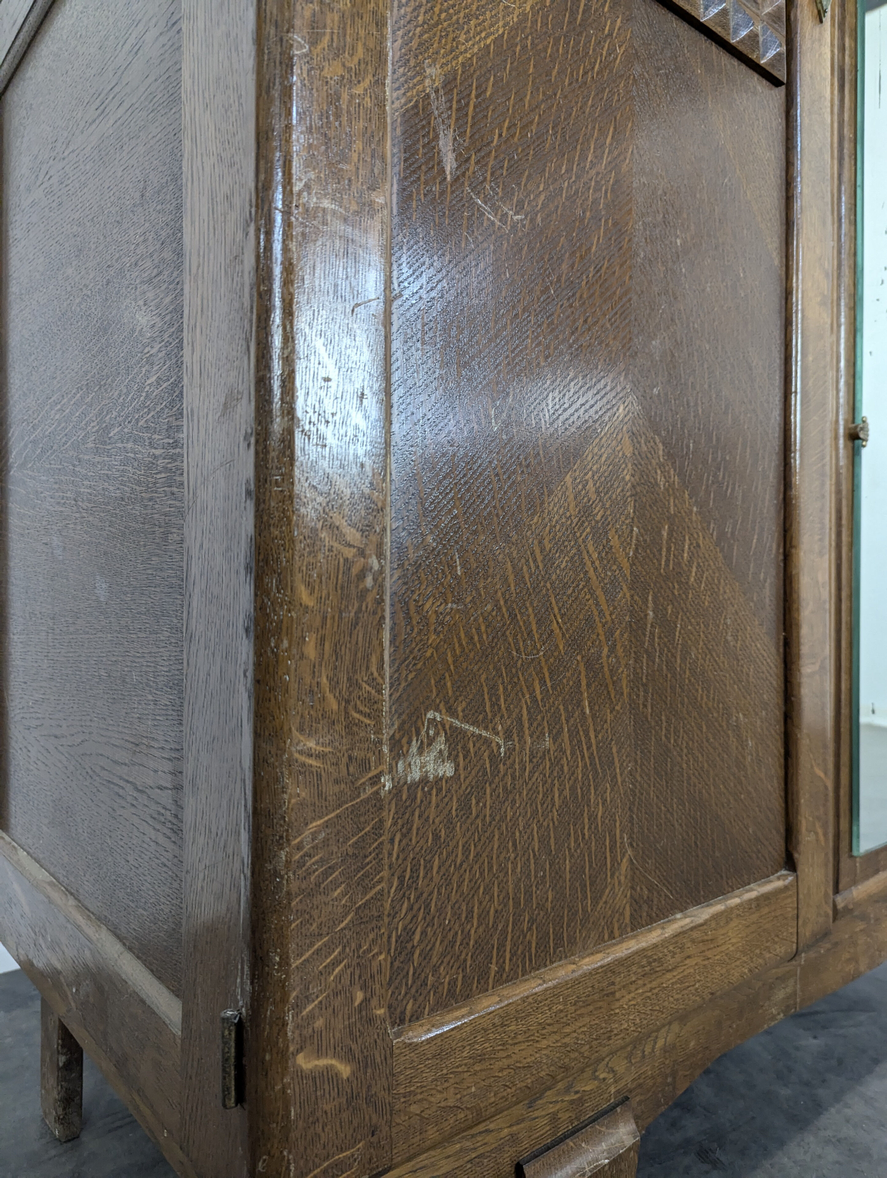 Reconstruction period ice cream cabinet