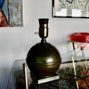 Lampe en bronze patiné et cuir art deco danemark 1930
