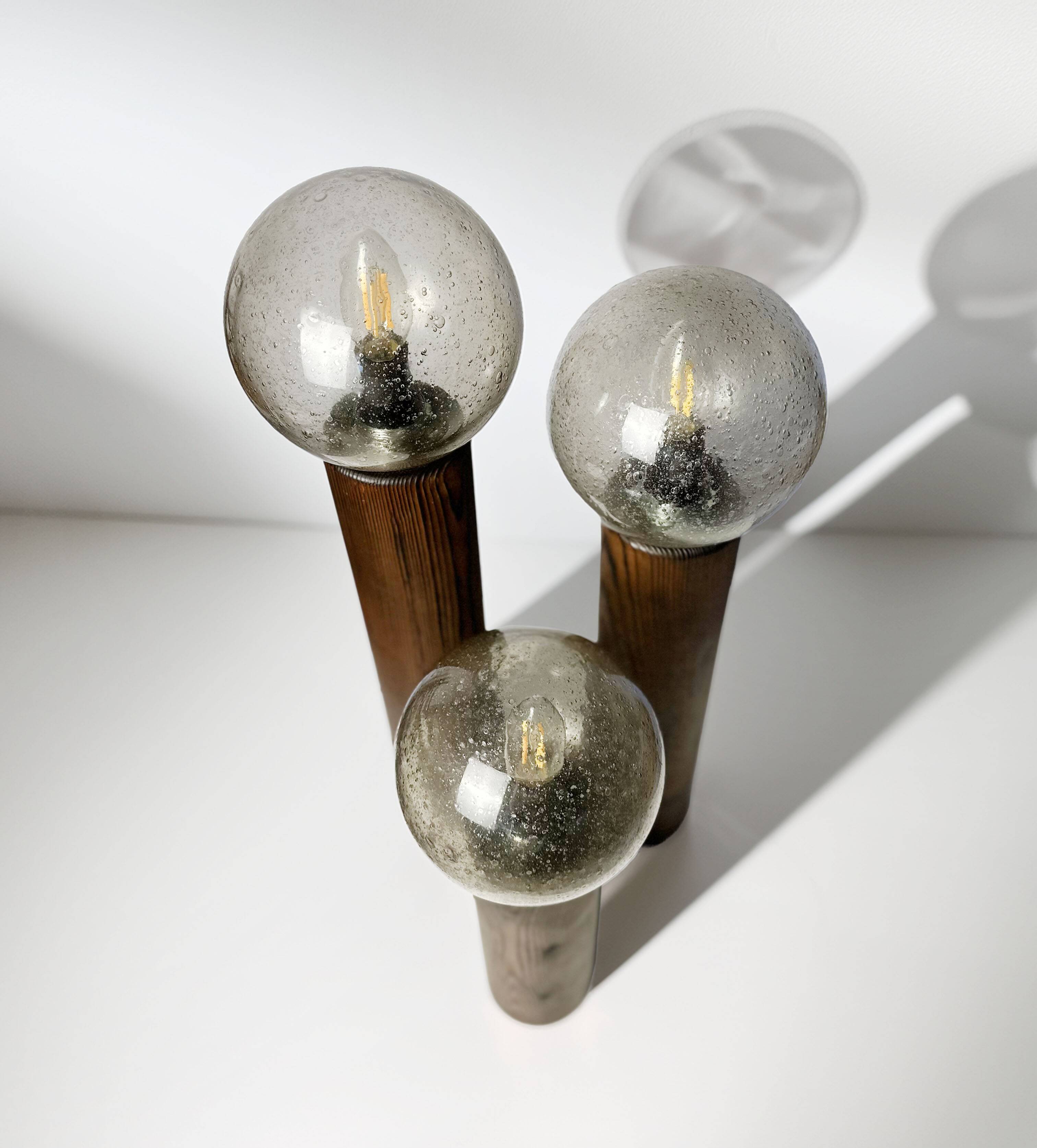Vintage 'Model 19' Temde Leuchten table lamp in wood and hand blown glass