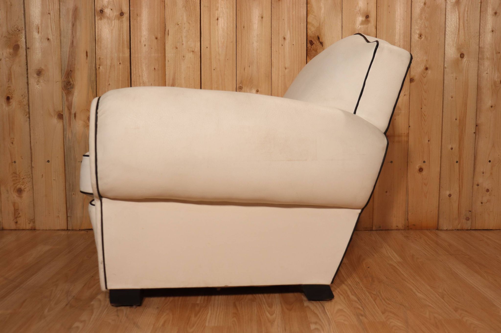 Fauteuil club en cuir blanc