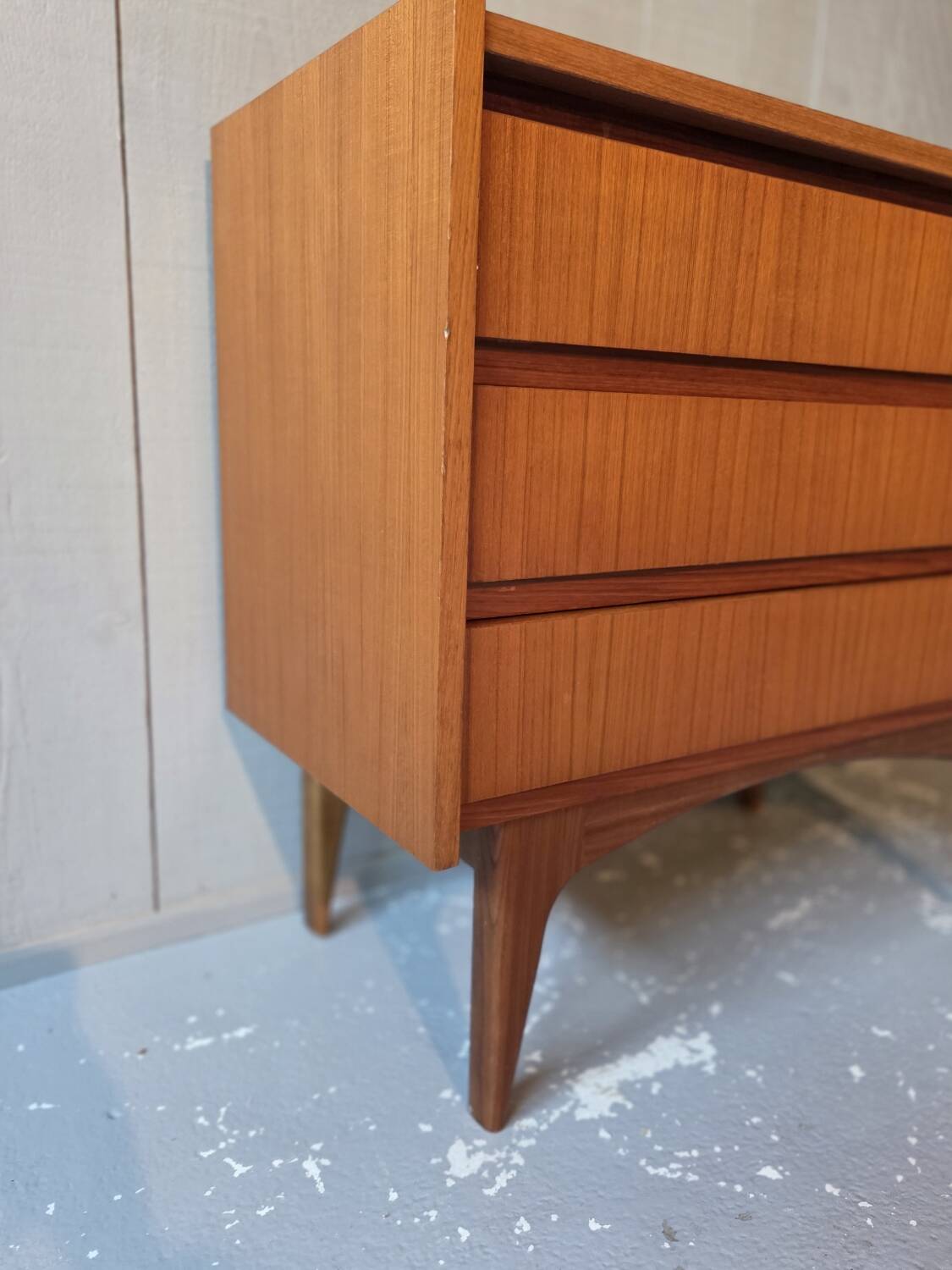 Scandinavian chest of drawers