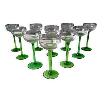 10 small 5 cl emerald green stemmed glasses