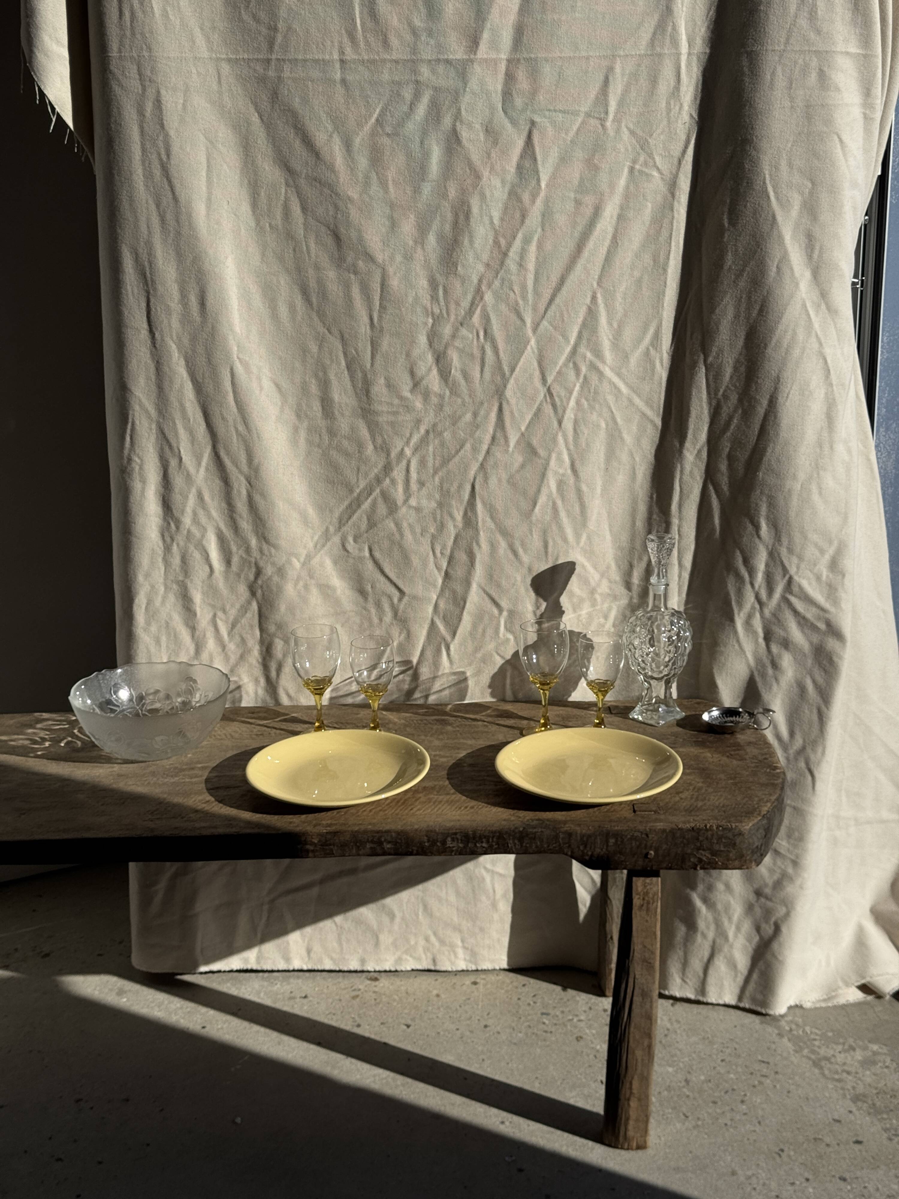 Set of 2 large yellow plates without brand D25.5