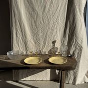 Lot de 2 grandes assiettes jaunes sans marque D25,5