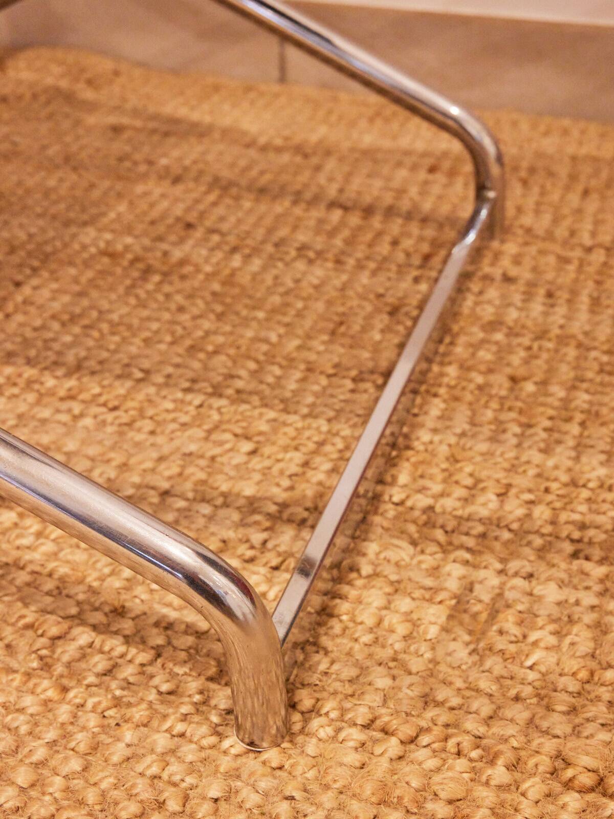 Folding cantilever chair in tubular metal