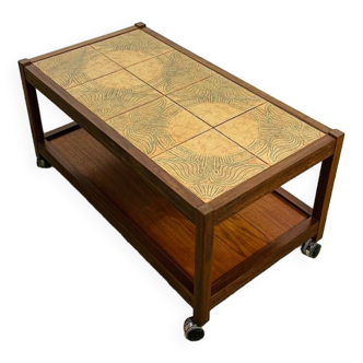 Scandinavian coffee table in wood and ceramic