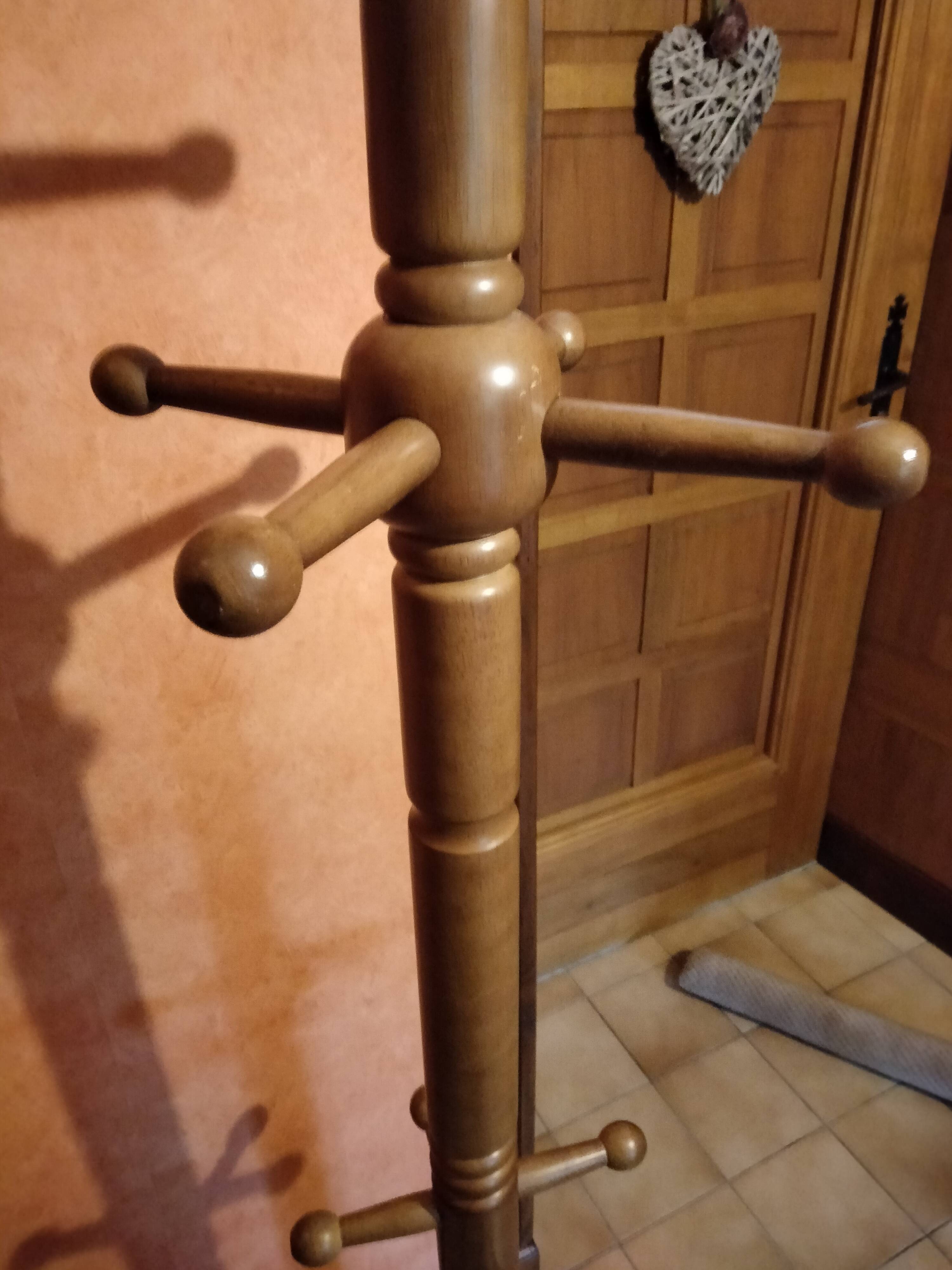 Coat rack on foot