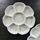 Paire de plats fleurs en porcelaine