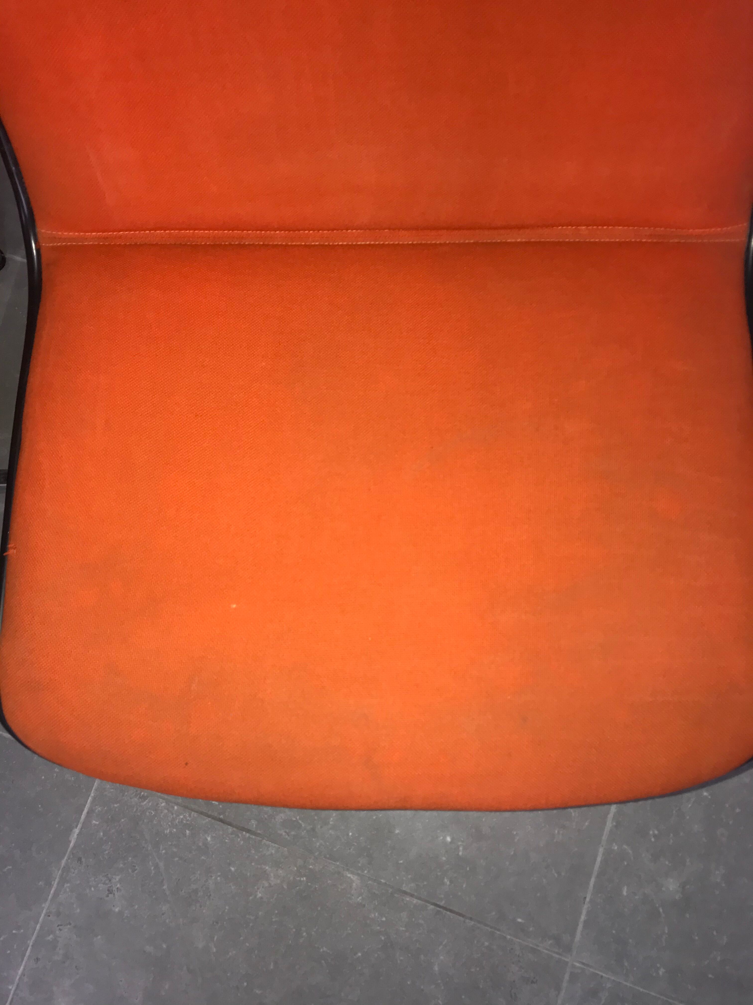 Paire de fauteuils de bureau pivotant orange année 70