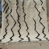 Mrirt Berber rug is entirely handmade. High quality artisan rug.