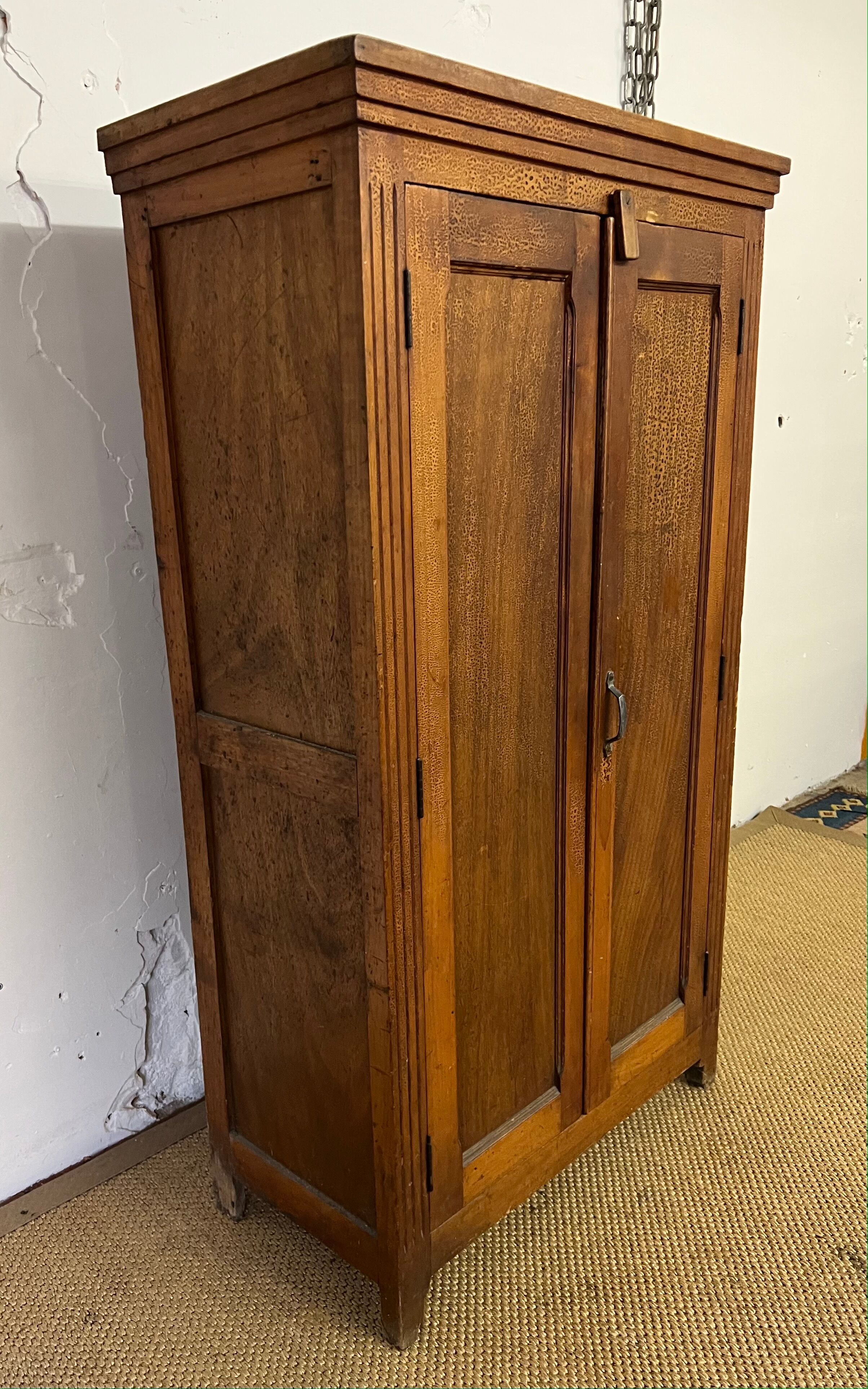 Armoire parisienne vintage