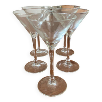 Shaker et cinq verres à cocktail