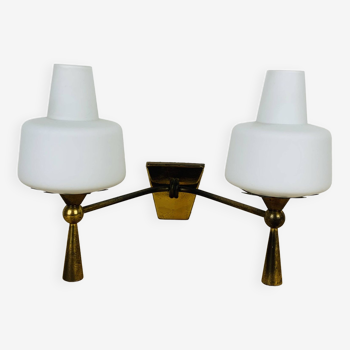 Double opaline and brass wall light from the 50s, lunel, arlus