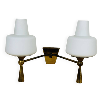 Double opaline and brass wall light from the 50s, lunel, arlus