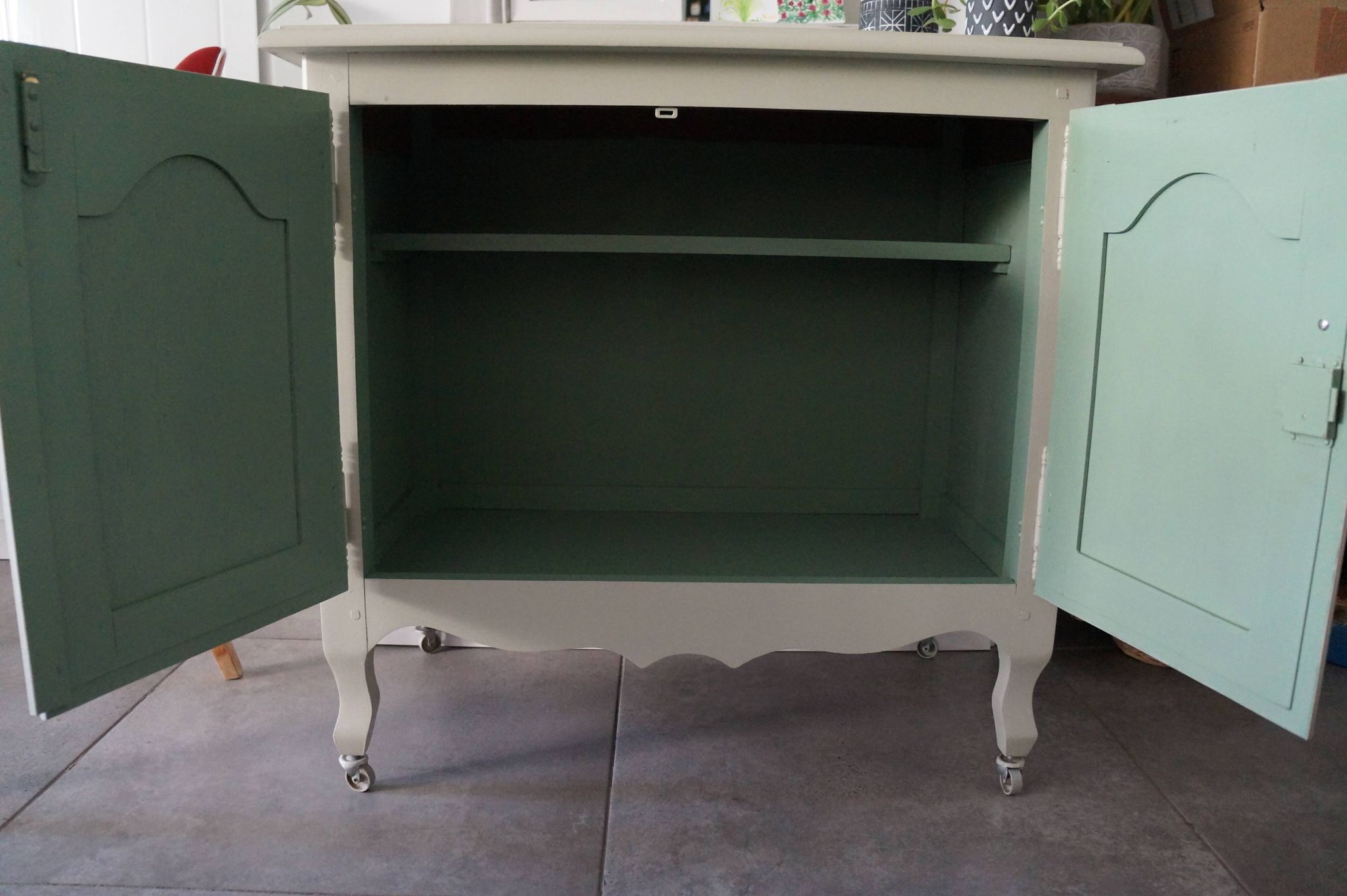 Light sage green buffer