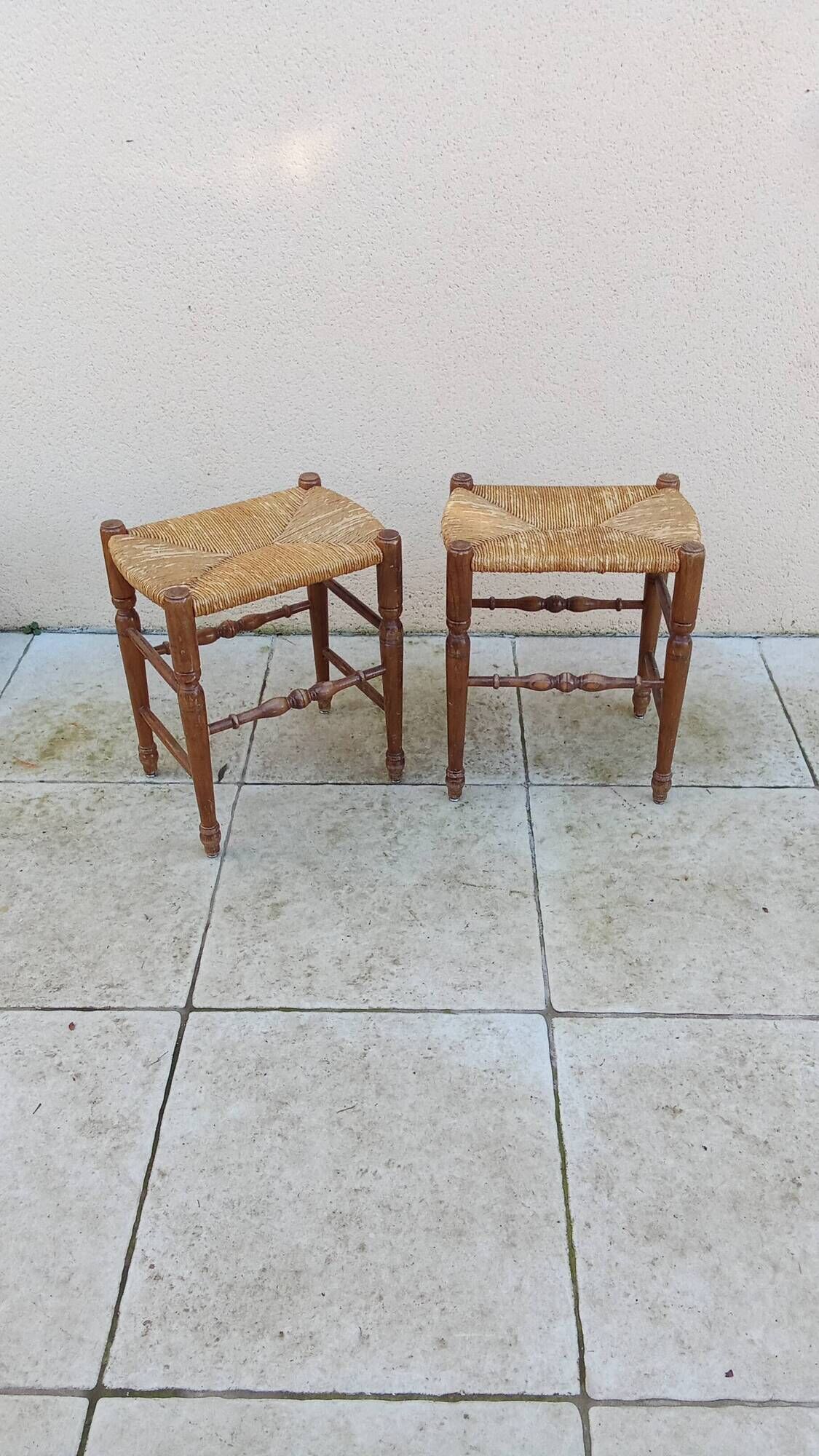 Pair of vintage wooden and straw stools from the 1950s, rectangular.