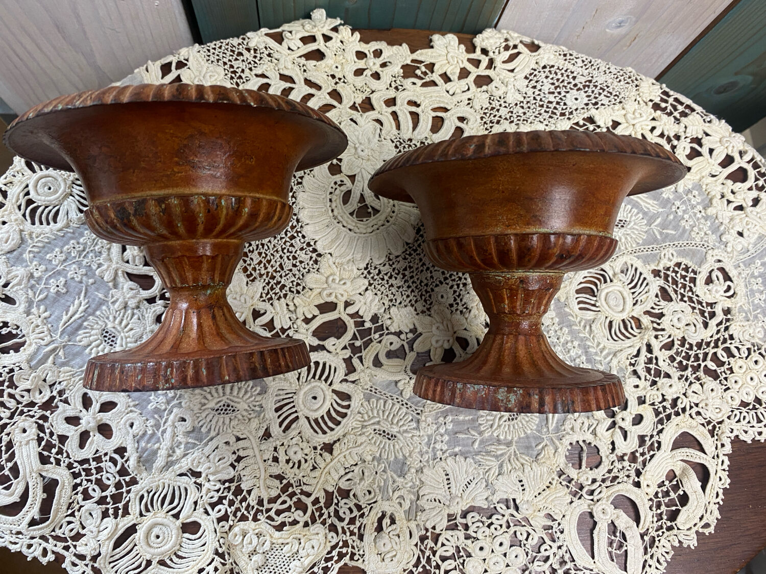 Set of 2 small cast iron Medicis