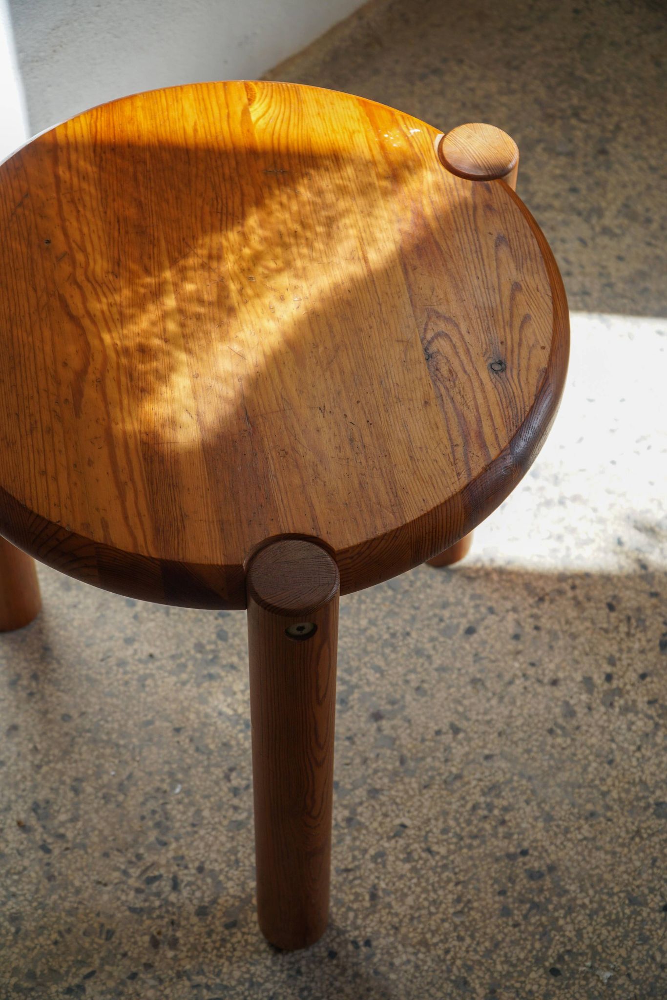 Modern Scandinavian tripod stool from the 20th century with a circular seat, 1970s.