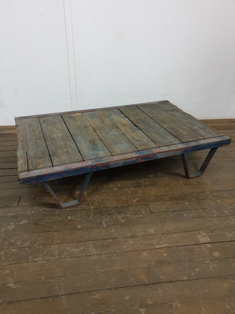 Industrial plant pallet coffee table