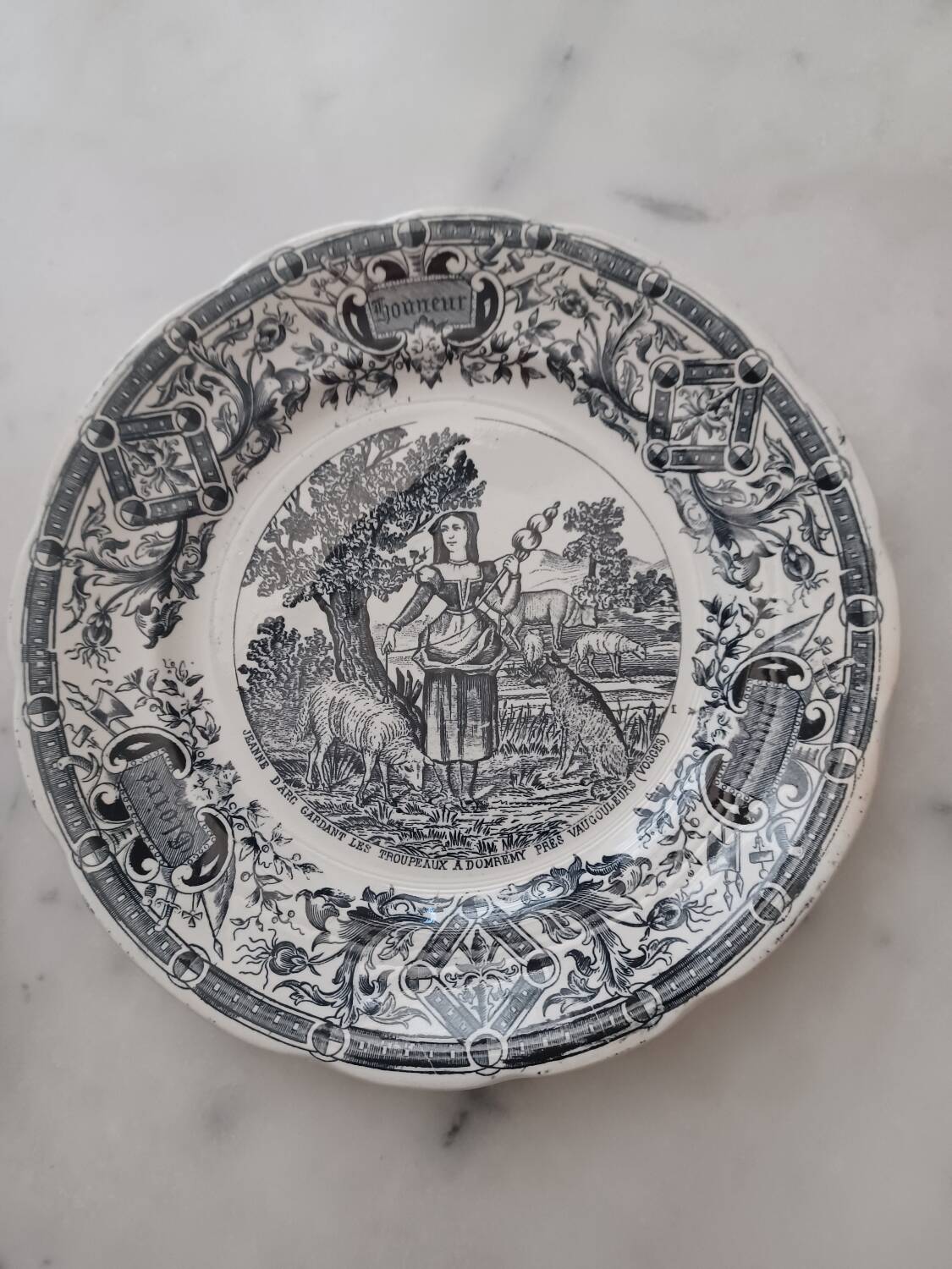 5 assiettes à dessert "vie de Jeanne d'arc" Sarreguemines