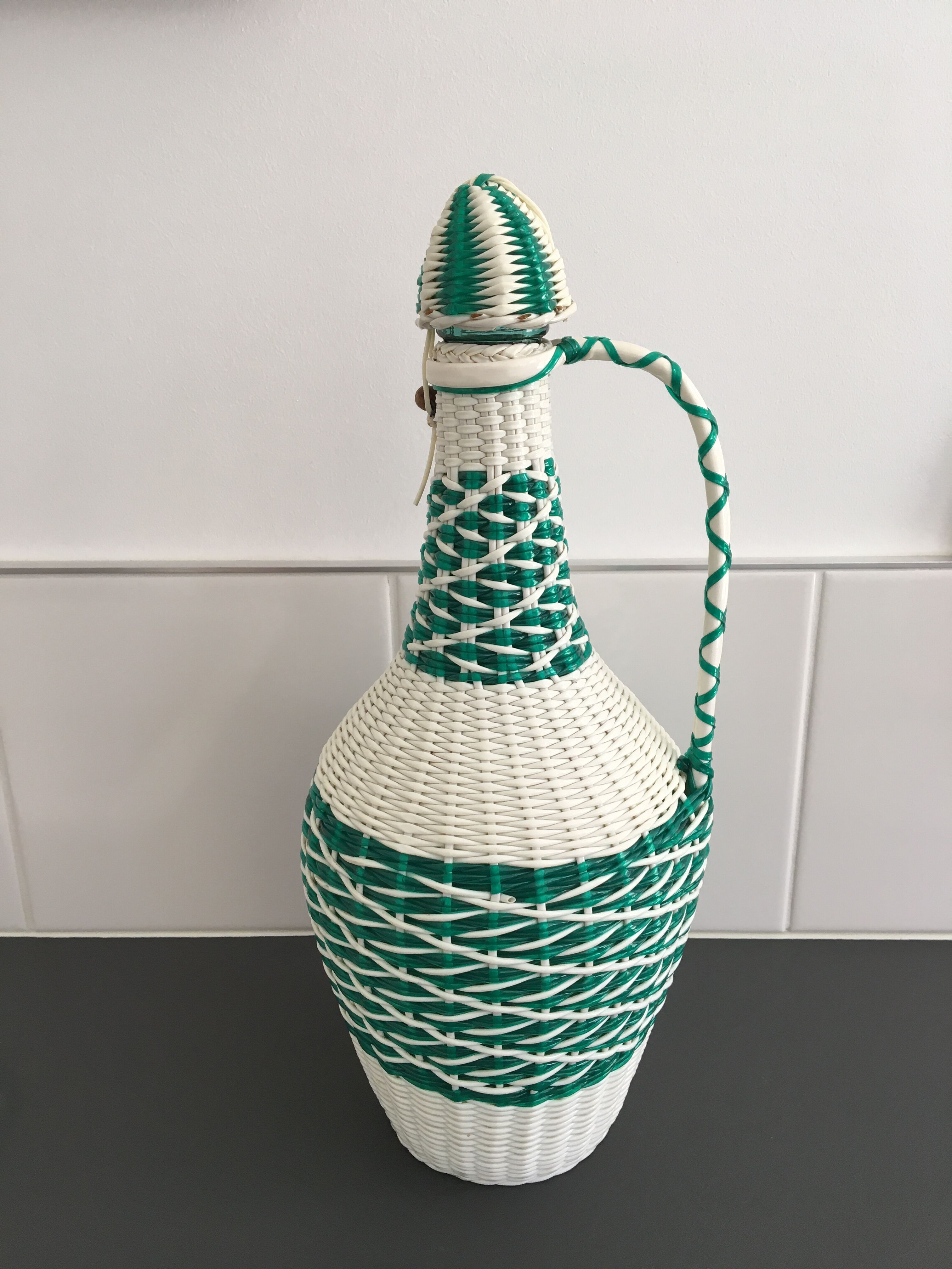 Scoubidou bottle and its 60s cap
