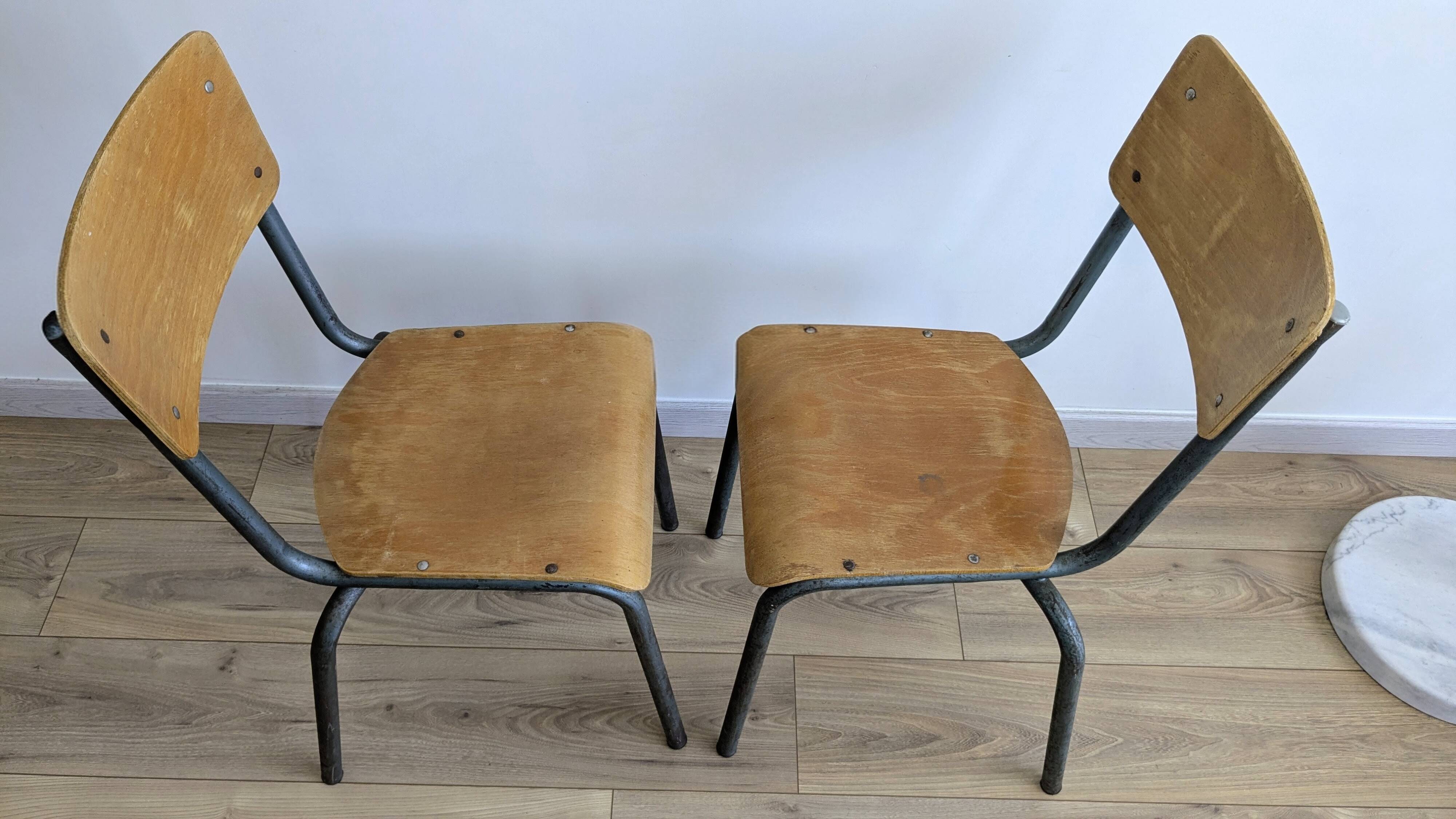 Paire de chaises d’école vintage années 50 esprit Jacques Hitier