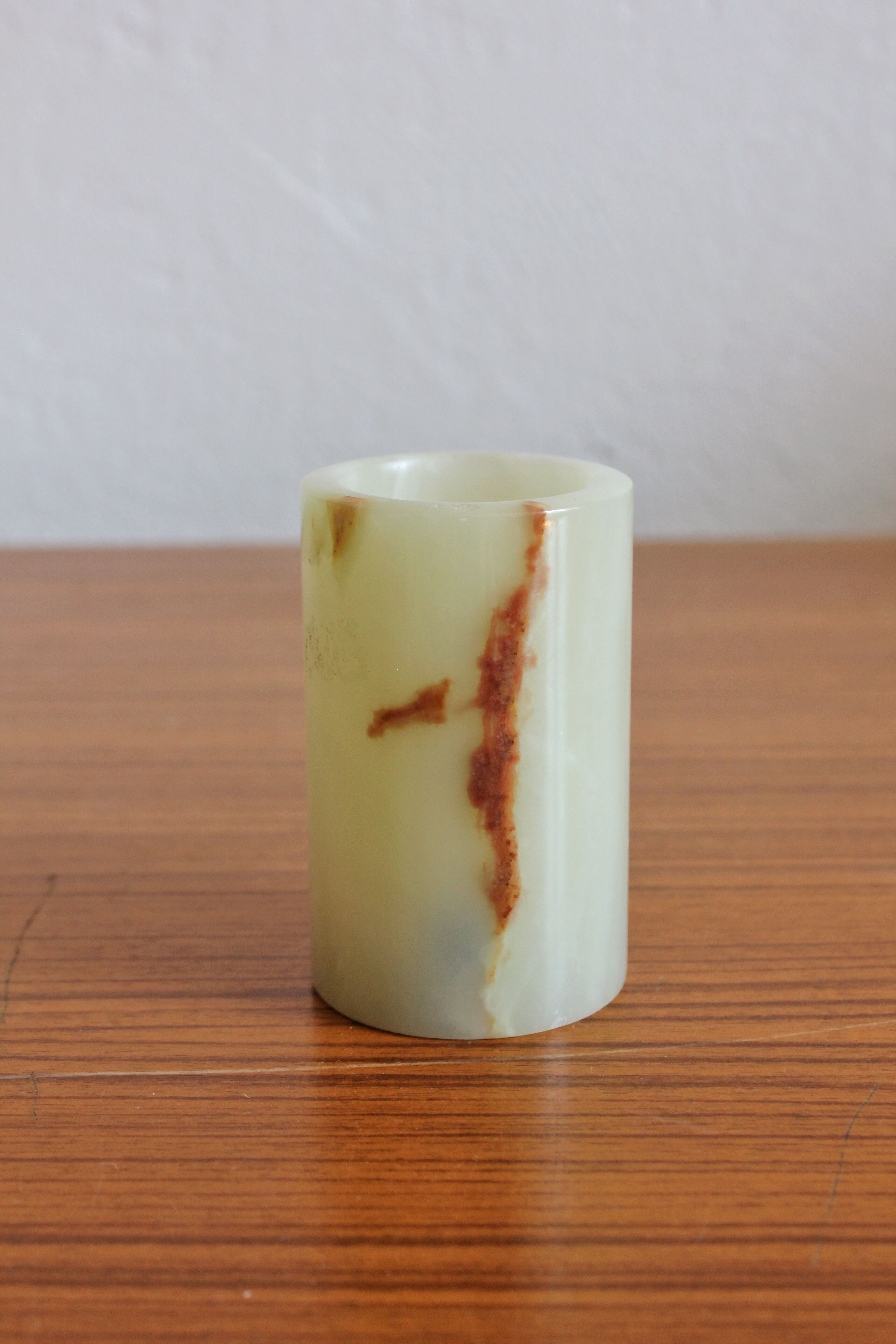 Vase en albâtre vintage