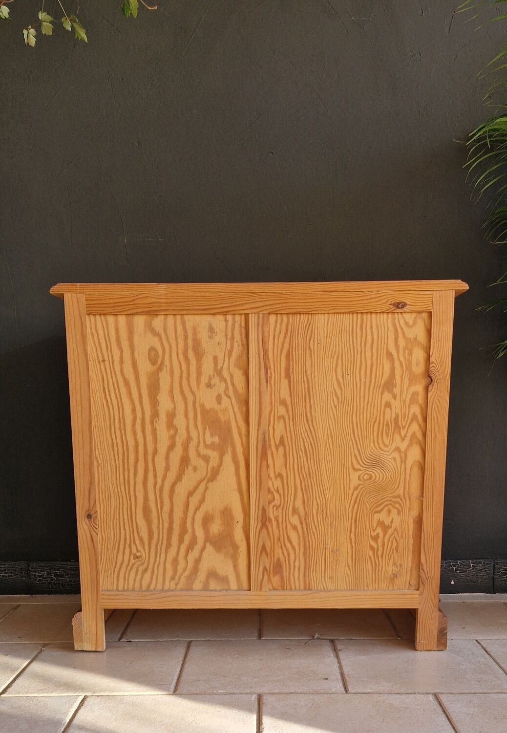 Pine chest of drawers