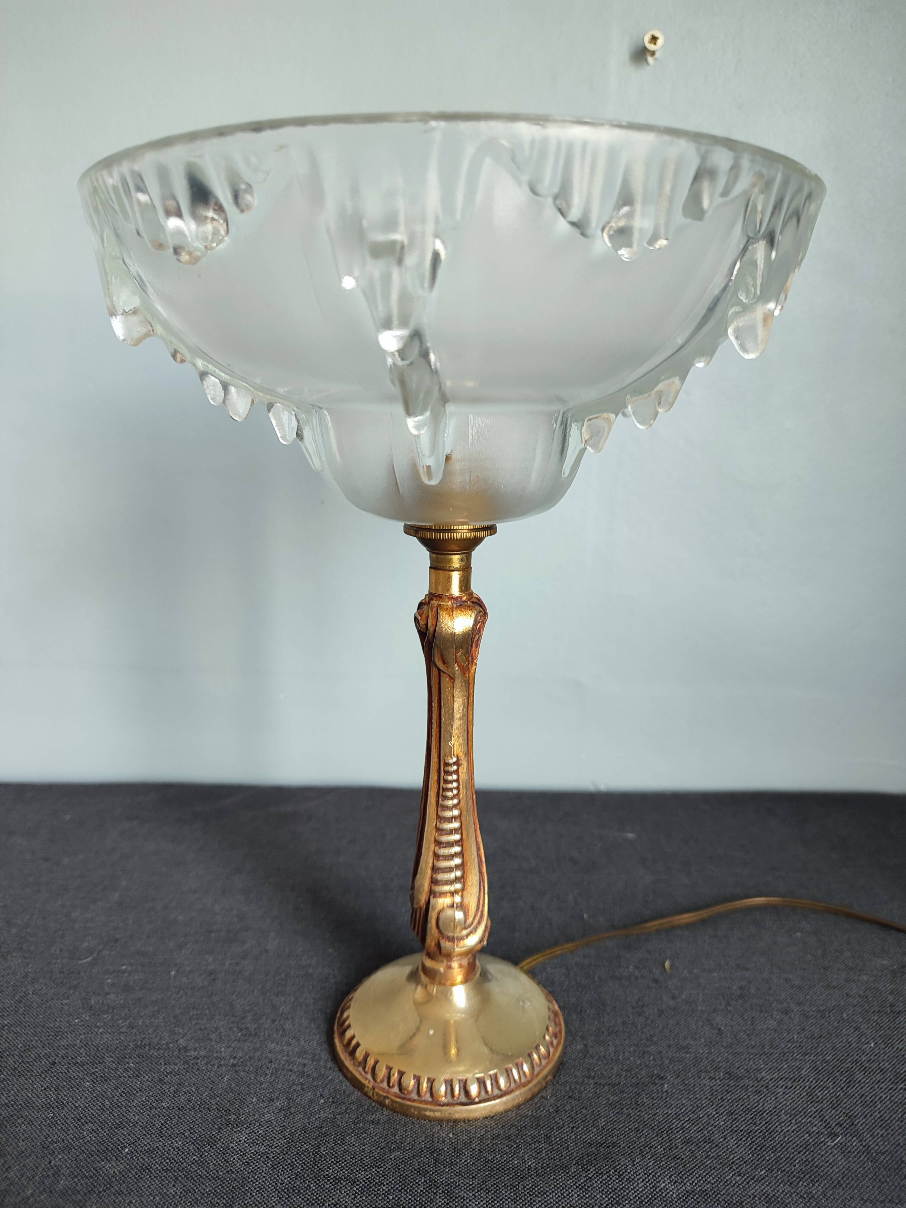 Antique table lamp in bronze and pressed glass by Ezan