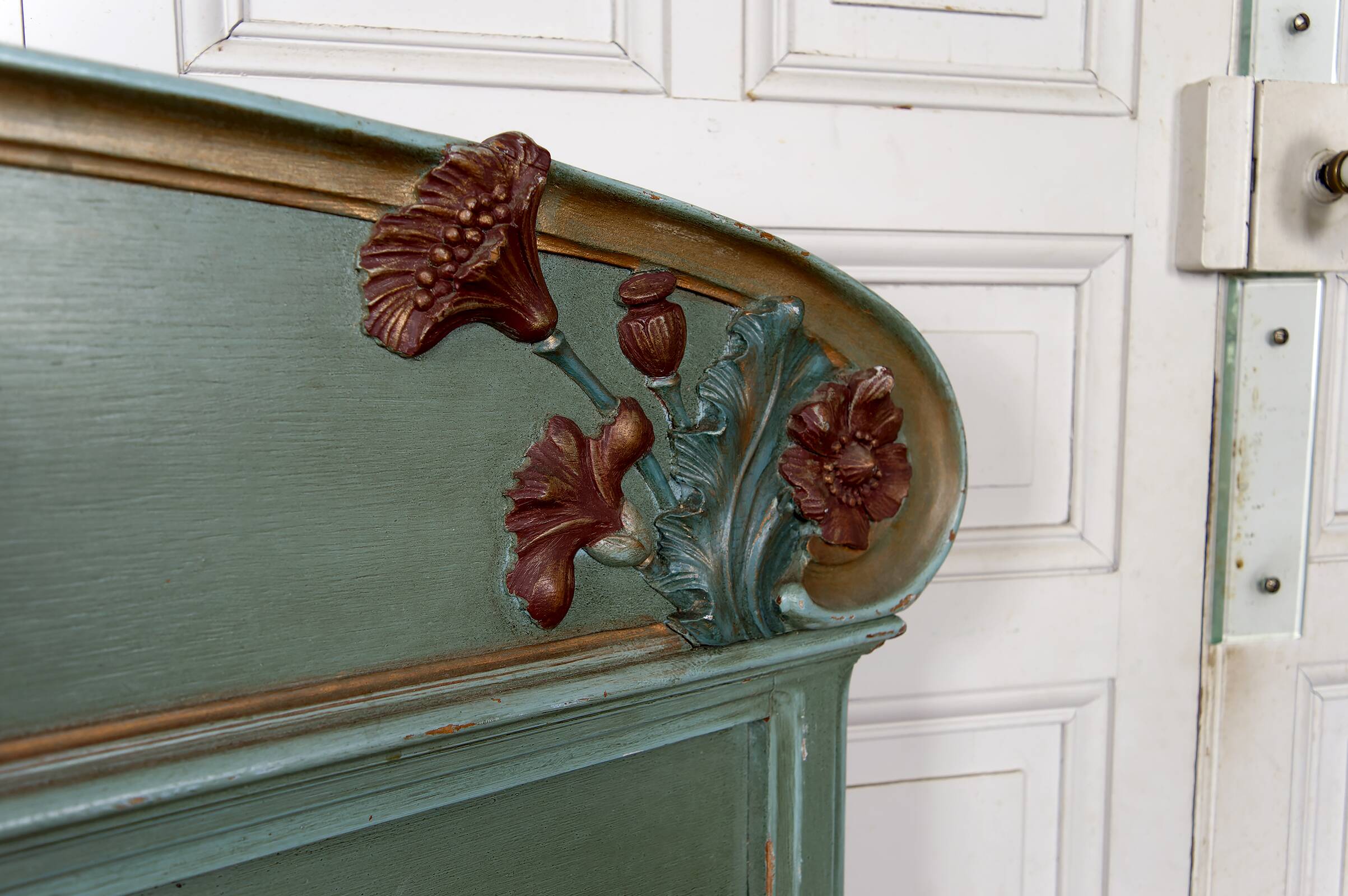 Art Nouveau bed in carved and painted wood, Poppies, Circa 1900