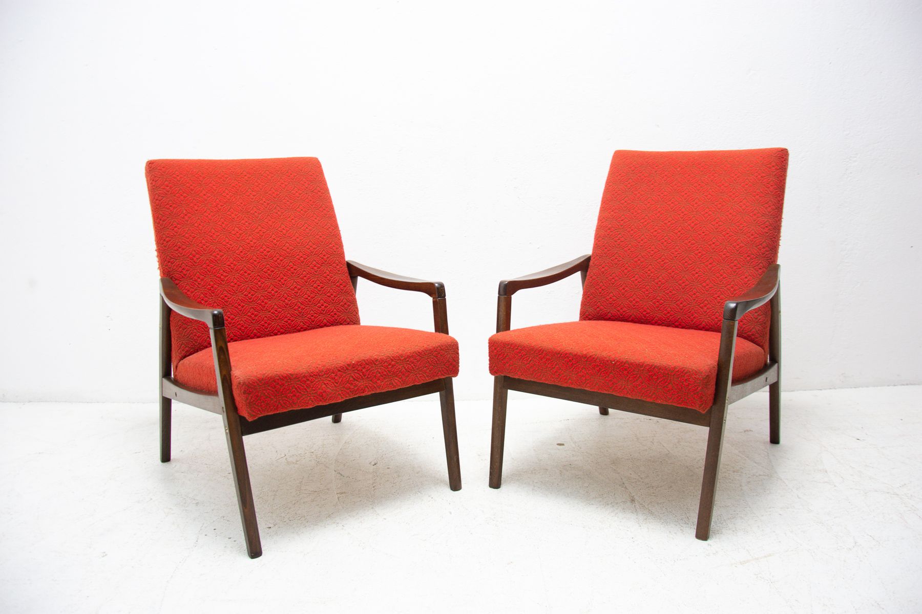 Paire de fauteuils par Jiří Jiroutek pour Interiér Praha, années 1970